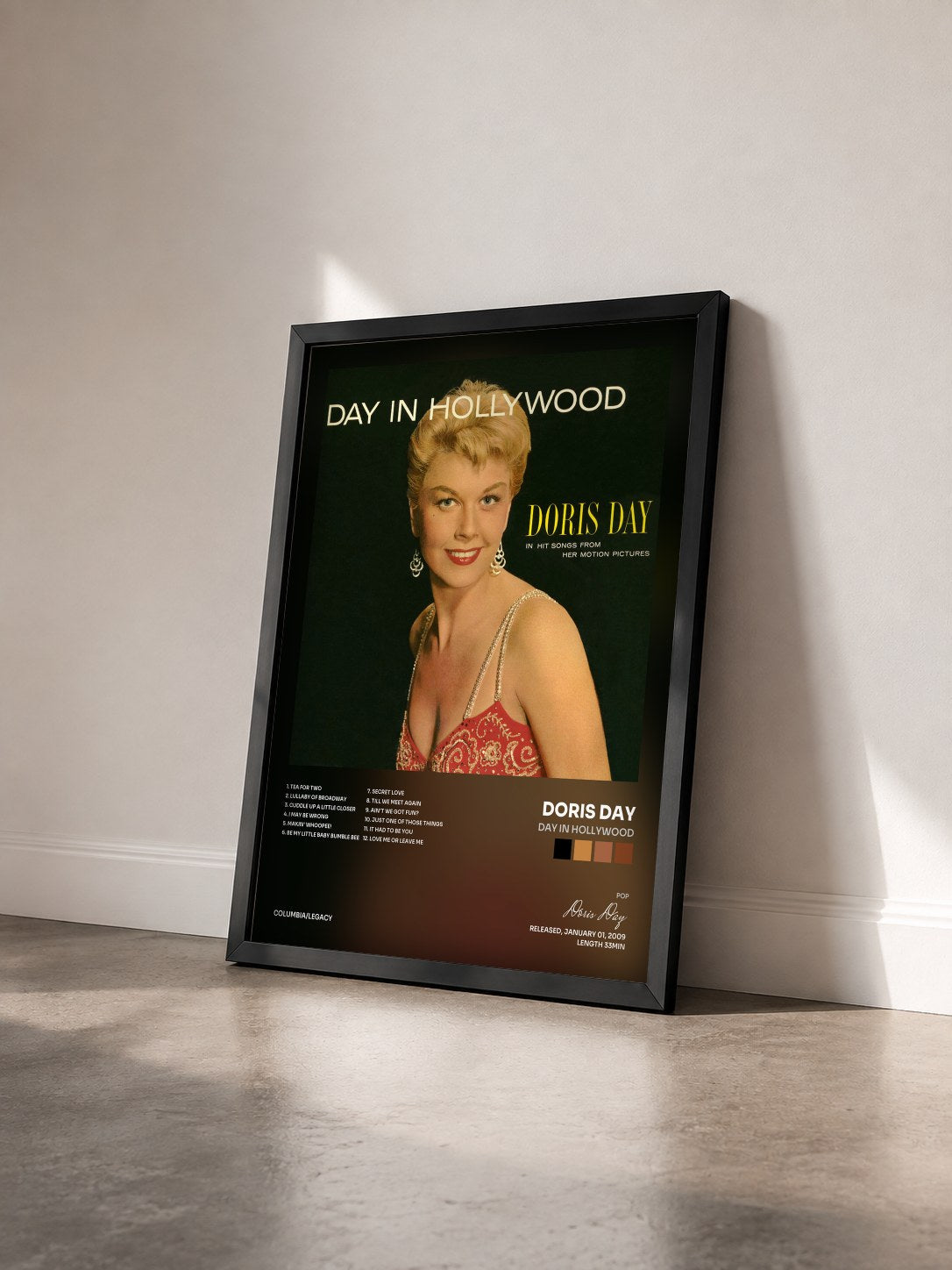 #noir Tableau de l'album Day in Hollywood de Doris Day vu de trois quarts, cadre noir