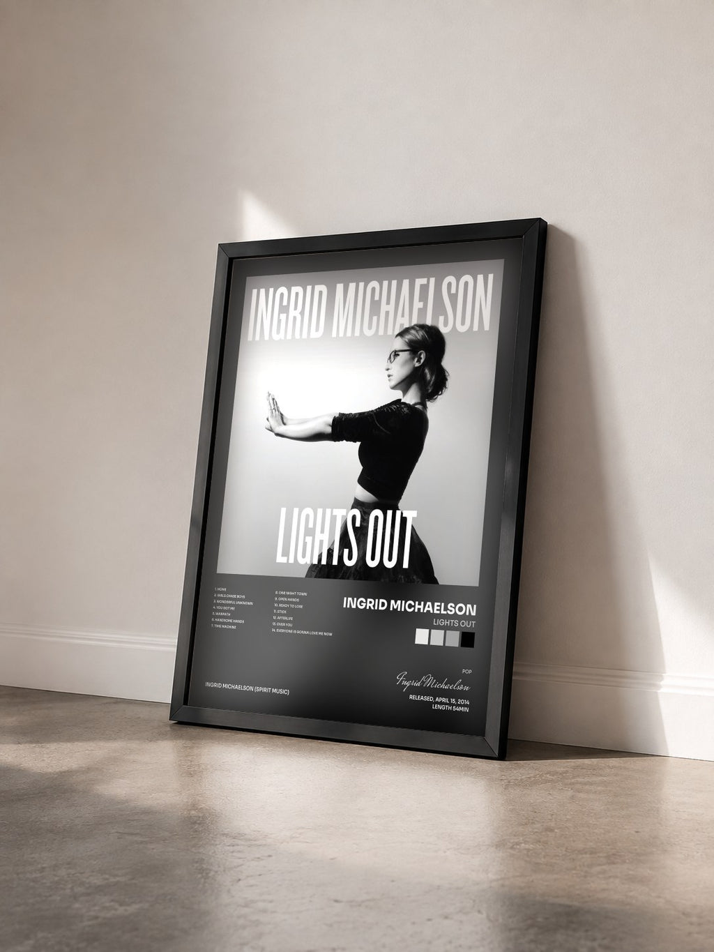 #noir Tableau de l'album Lights Out de Ingrid Michaelson vu de trois quarts, cadre noir