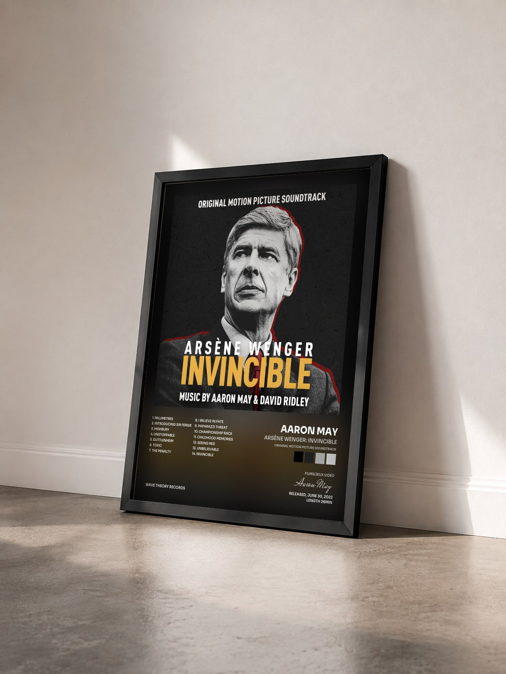 #noir Tableau de l'album Arsène Wenger: Invincible (Original Motion Picture Soundtrack) de Aaron May vu de trois quarts, cadre noir