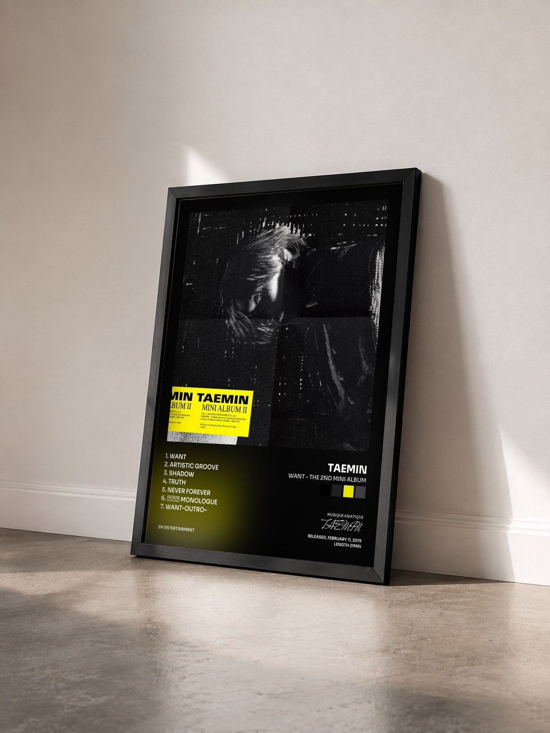 #noir Tableau de l'album WANT - The 2nd Mini Album de TAEMIN vu de trois quarts, cadre noir