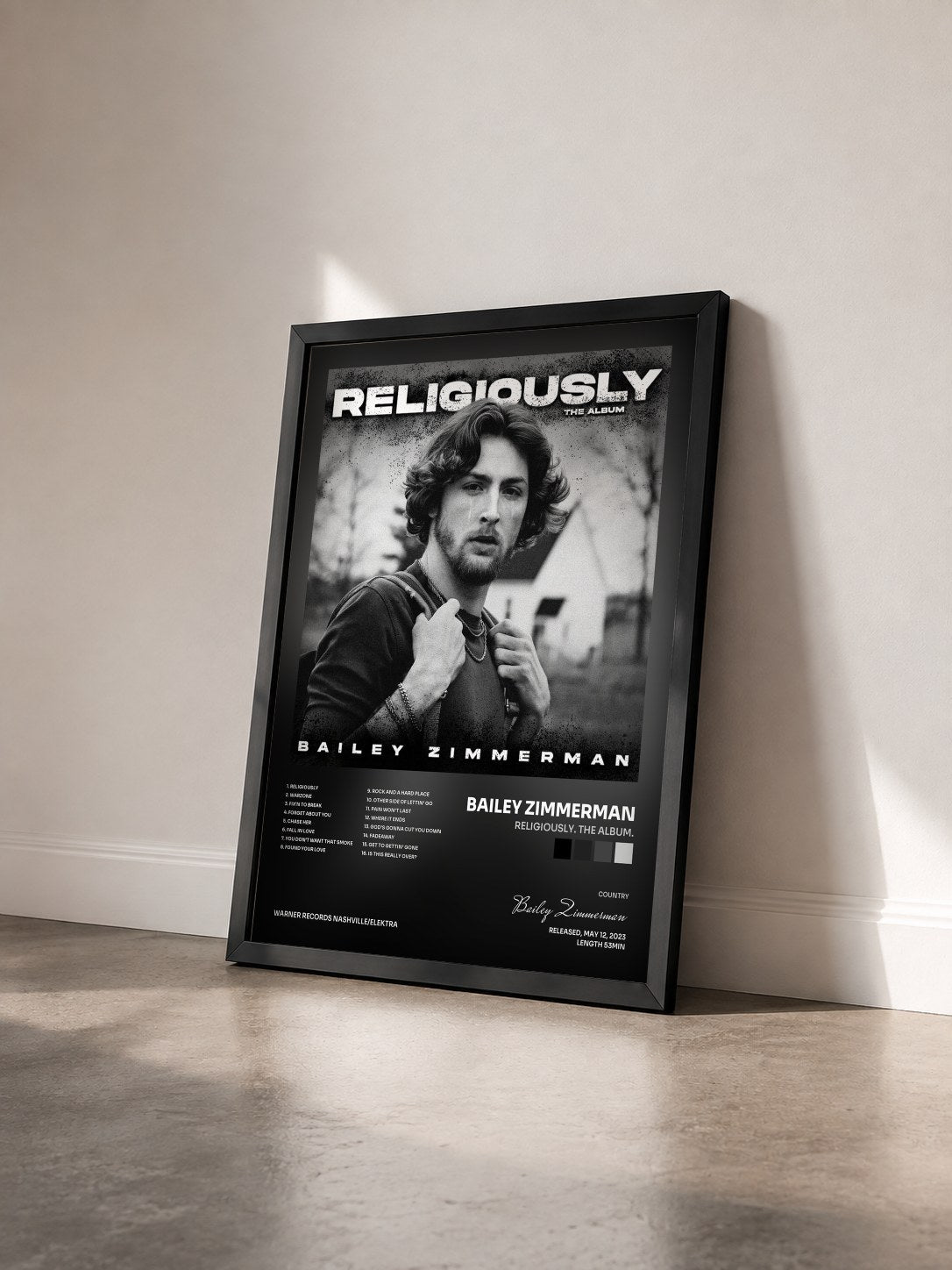 #noir Tableau de l'album Religiously. The Album. de Bailey Zimmerman vu de trois quarts, cadre noir
