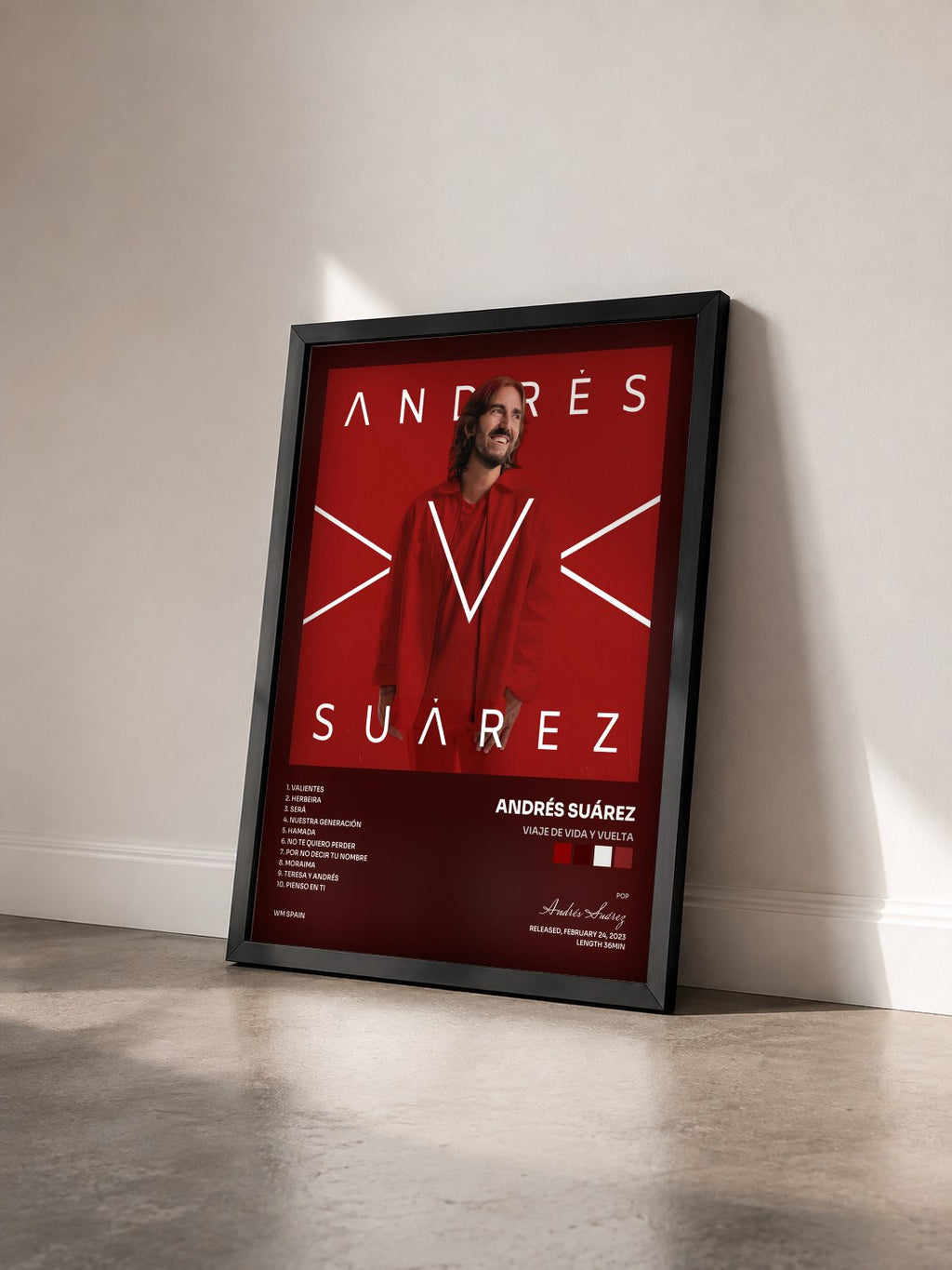 #noir Tableau de l'album Viaje de Vida y Vuelta de Andrés Suárez vu de trois quarts, cadre noir