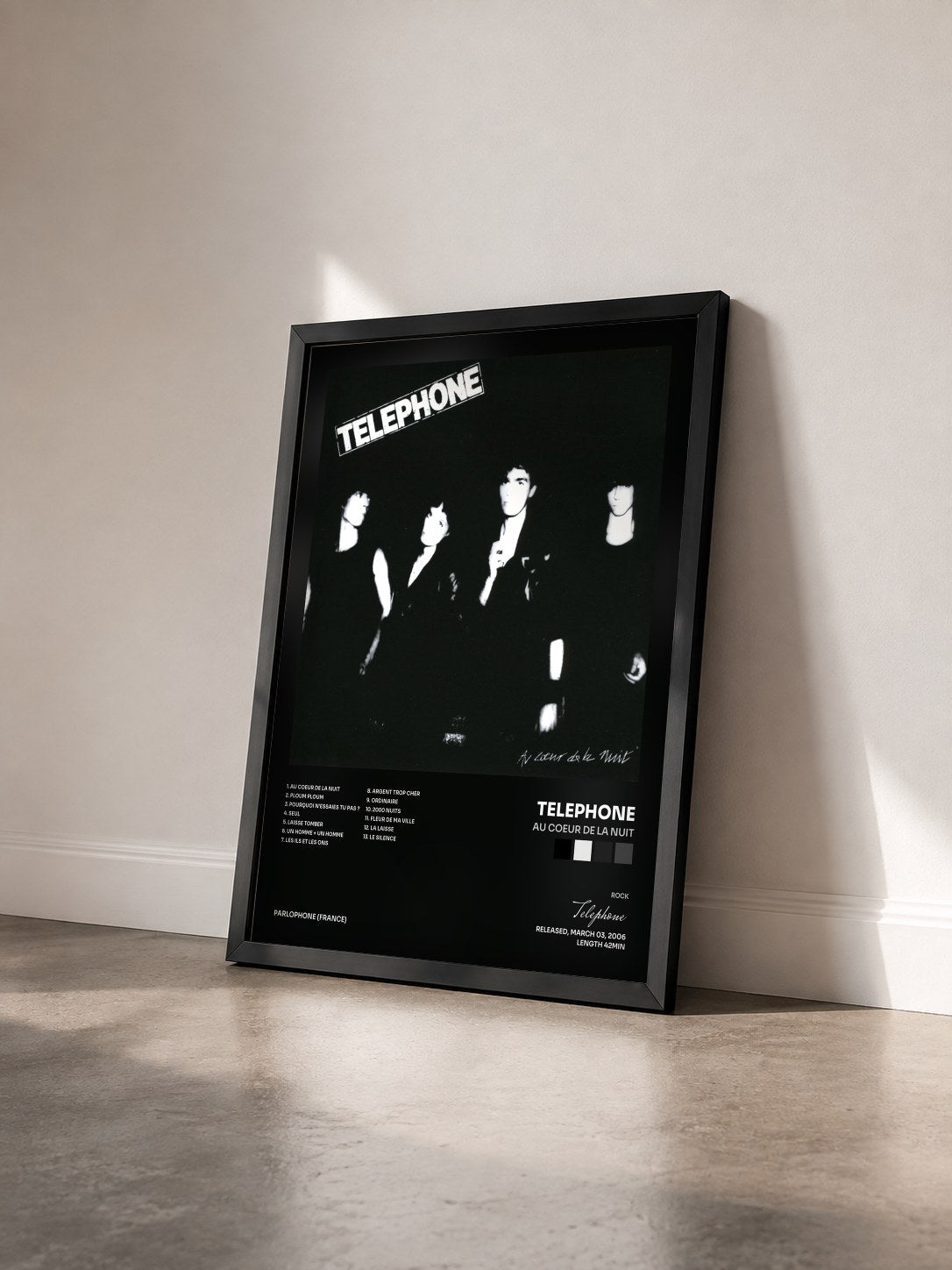 #noir Tableau de l'album Au Coeur de la Nuit de Telephone vu de trois quarts, cadre noir