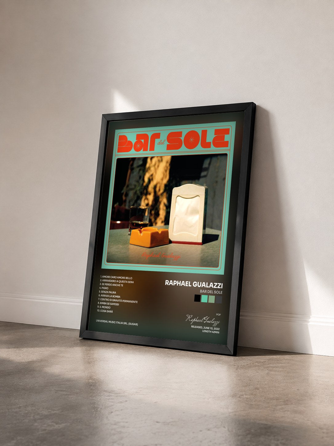 #noir Tableau de l'album BAR DEL SOLE de Raphael Gualazzi vu de trois quarts, cadre noir