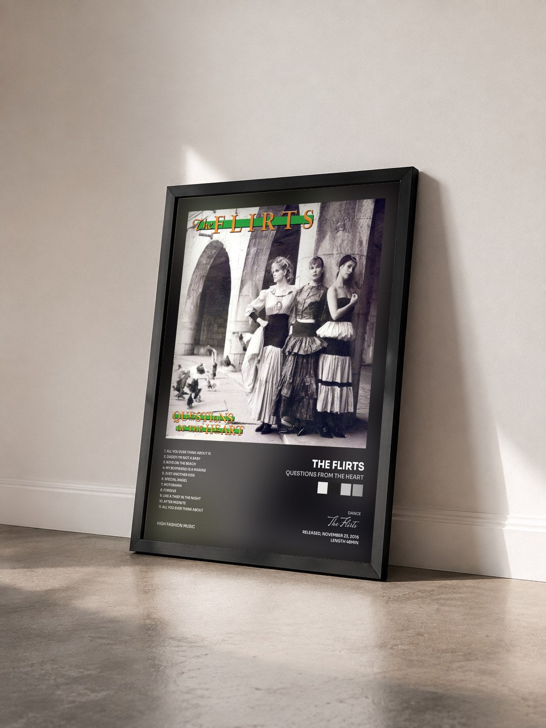 #noir Tableau de l'album Questions From The Heart de The Flirts vu de trois quarts, cadre noir
