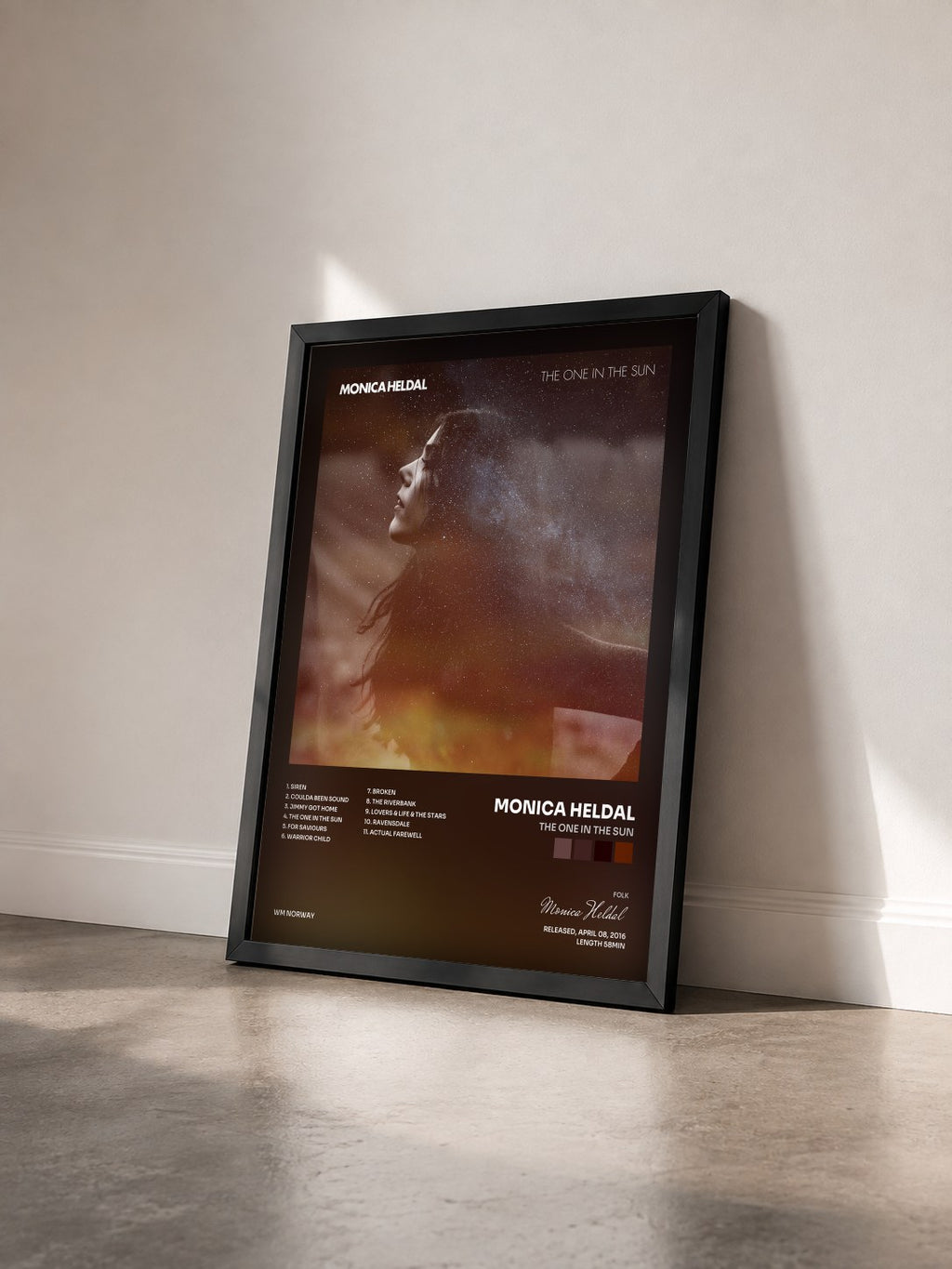 #noir Tableau de l'album The One In The Sun de Monica Heldal vu de trois quarts, cadre noir