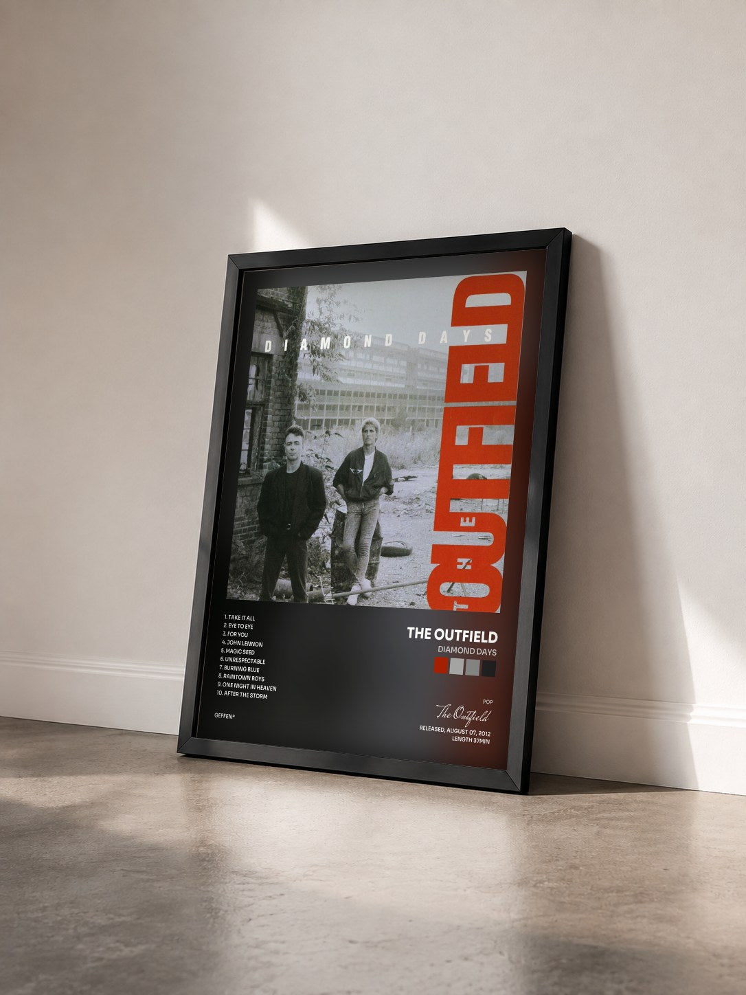 #noir Tableau de l'album Diamond Days de The Outfield vu de trois quarts, cadre noir