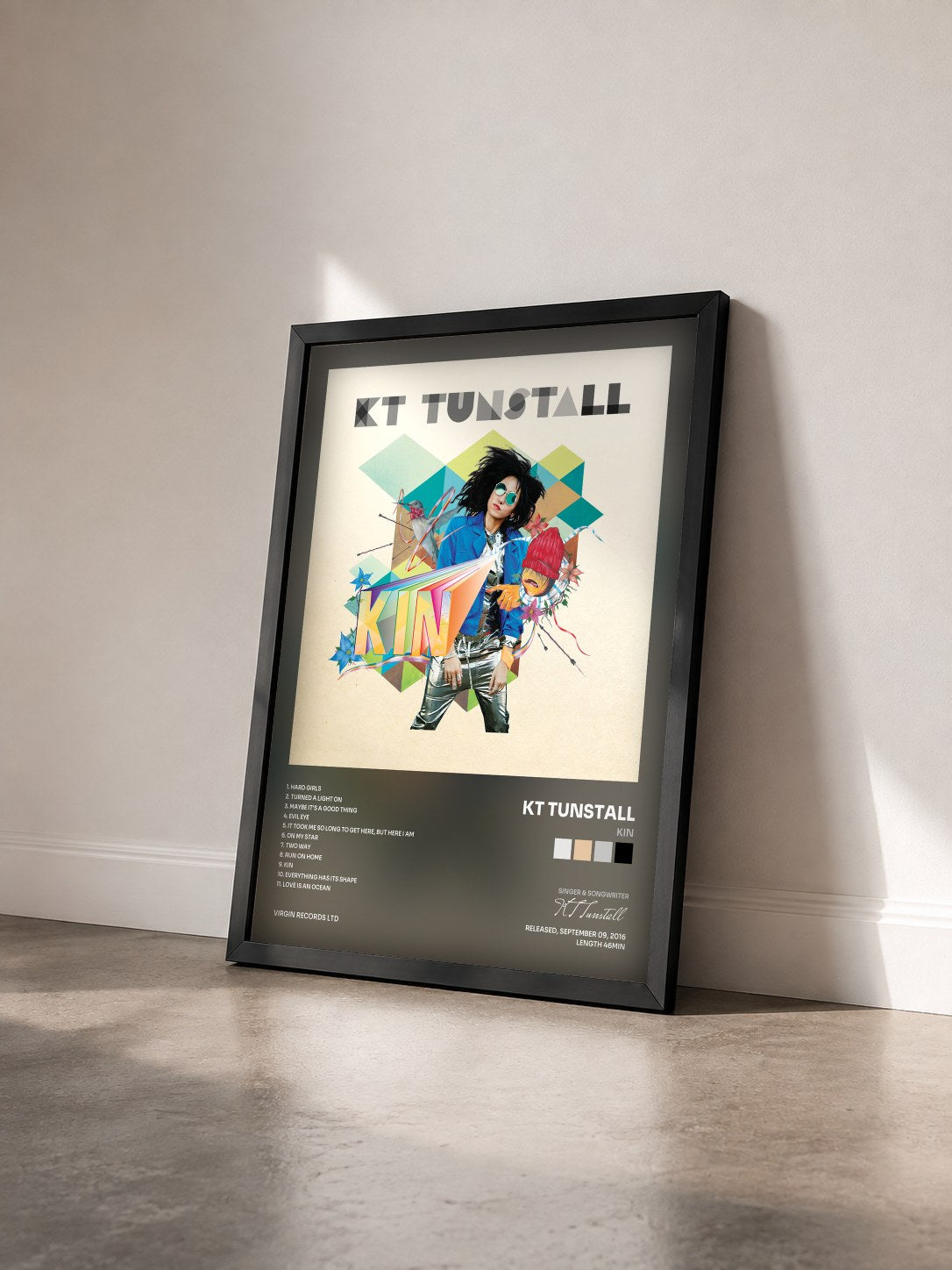 #noir Tableau de l'album KIN de KT Tunstall vu de trois quarts, cadre noir
