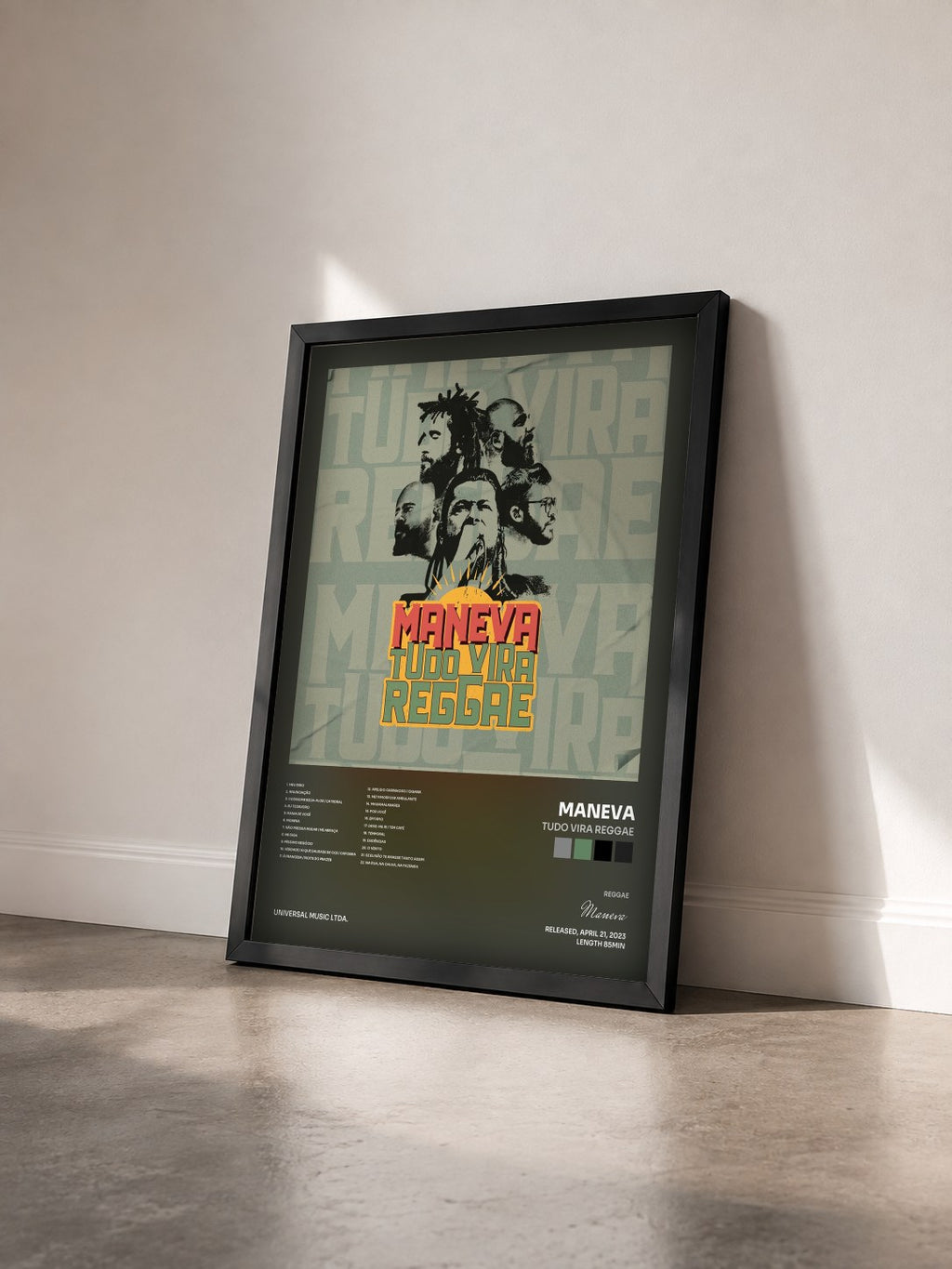 #noir Tableau de l'album Tudo Vira Reggae de Maneva vu de trois quarts, cadre noir