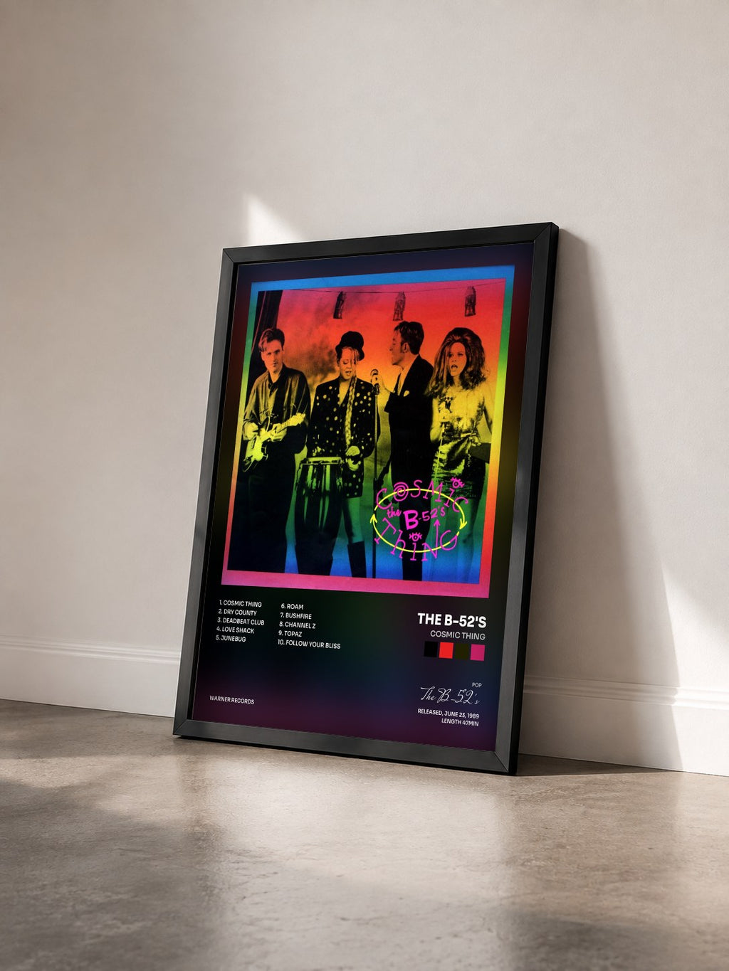 #noir Tableau de l'album Cosmic Thing de The B-52's vu de trois quarts, cadre noir