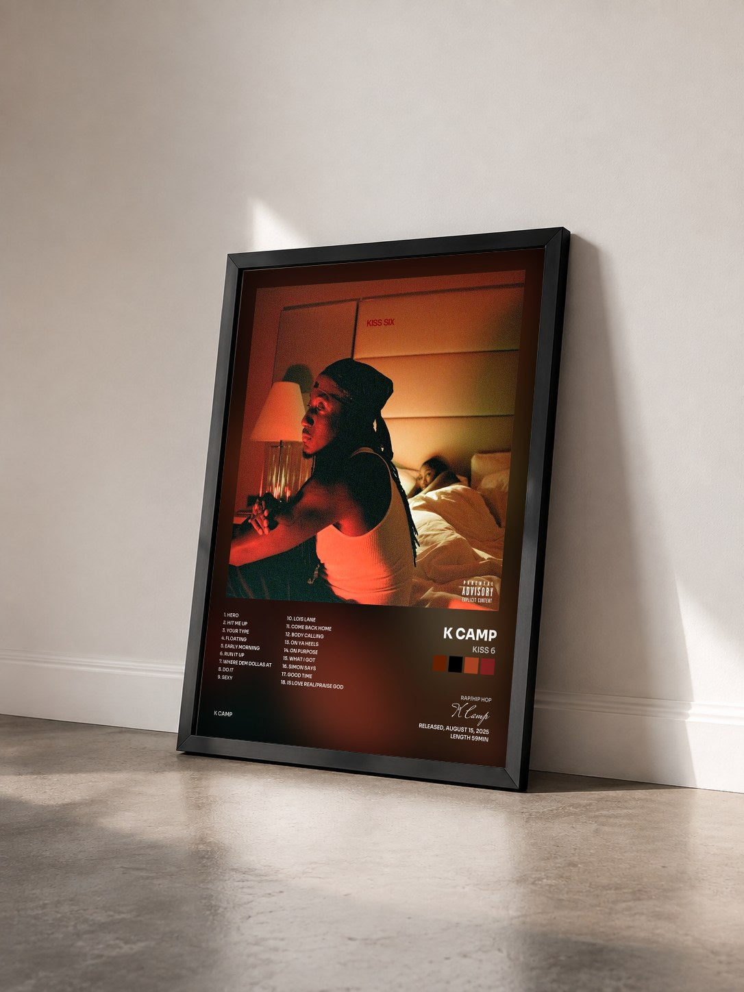 #noir Tableau de l'album Kiss 6 de K Camp vu de trois quarts, cadre noir