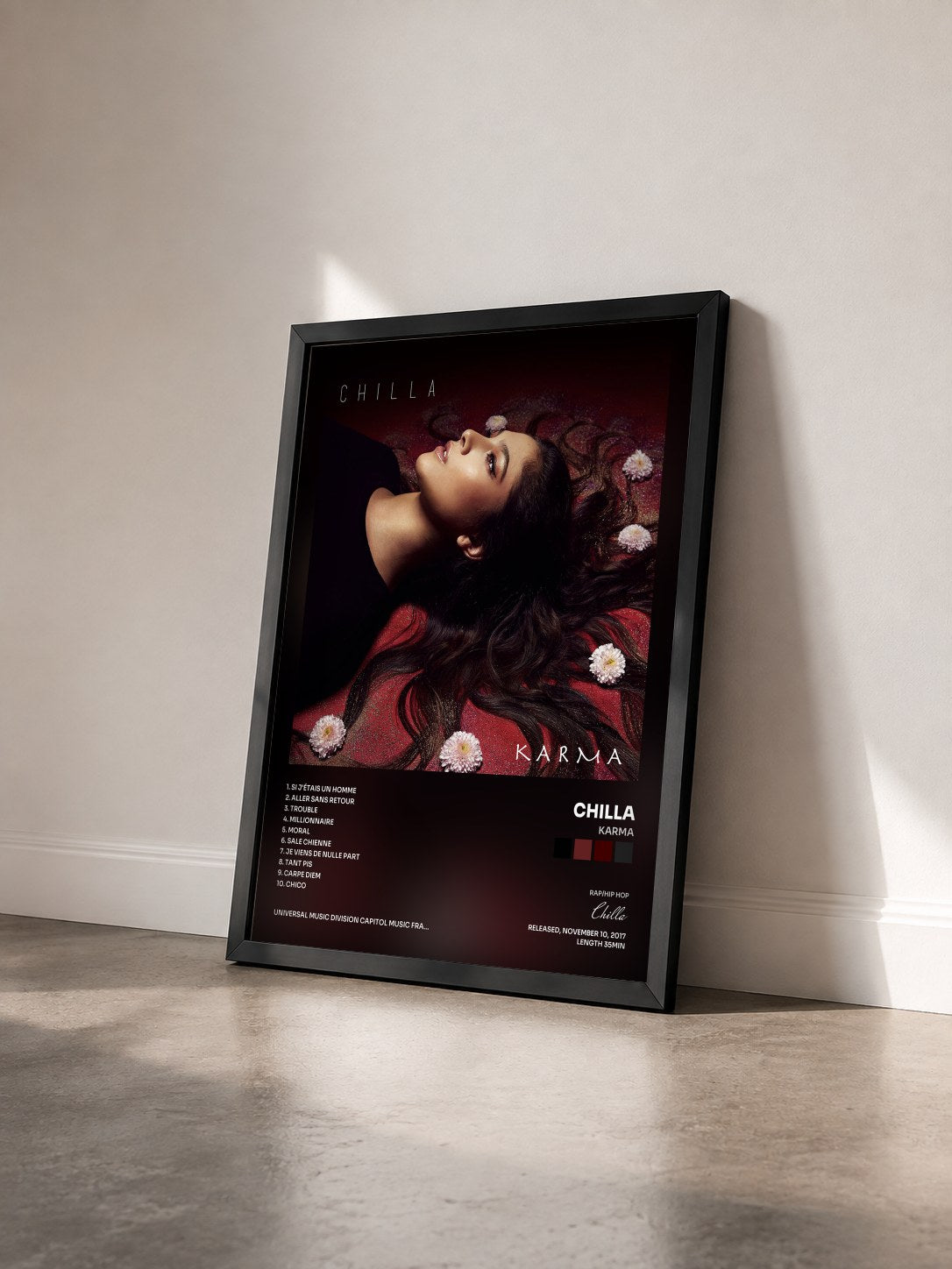 #noir Tableau de l'album Karma de Chilla vu de trois quarts, cadre noir