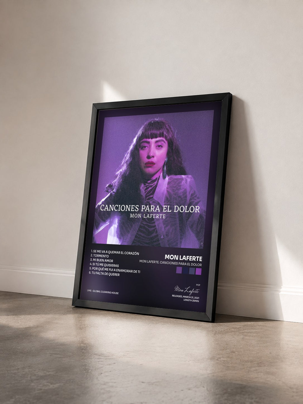 #noir Tableau de l'album Mon Laferte. Canciones Para El Dolor de Mon Laferte vu de trois quarts, cadre noir
