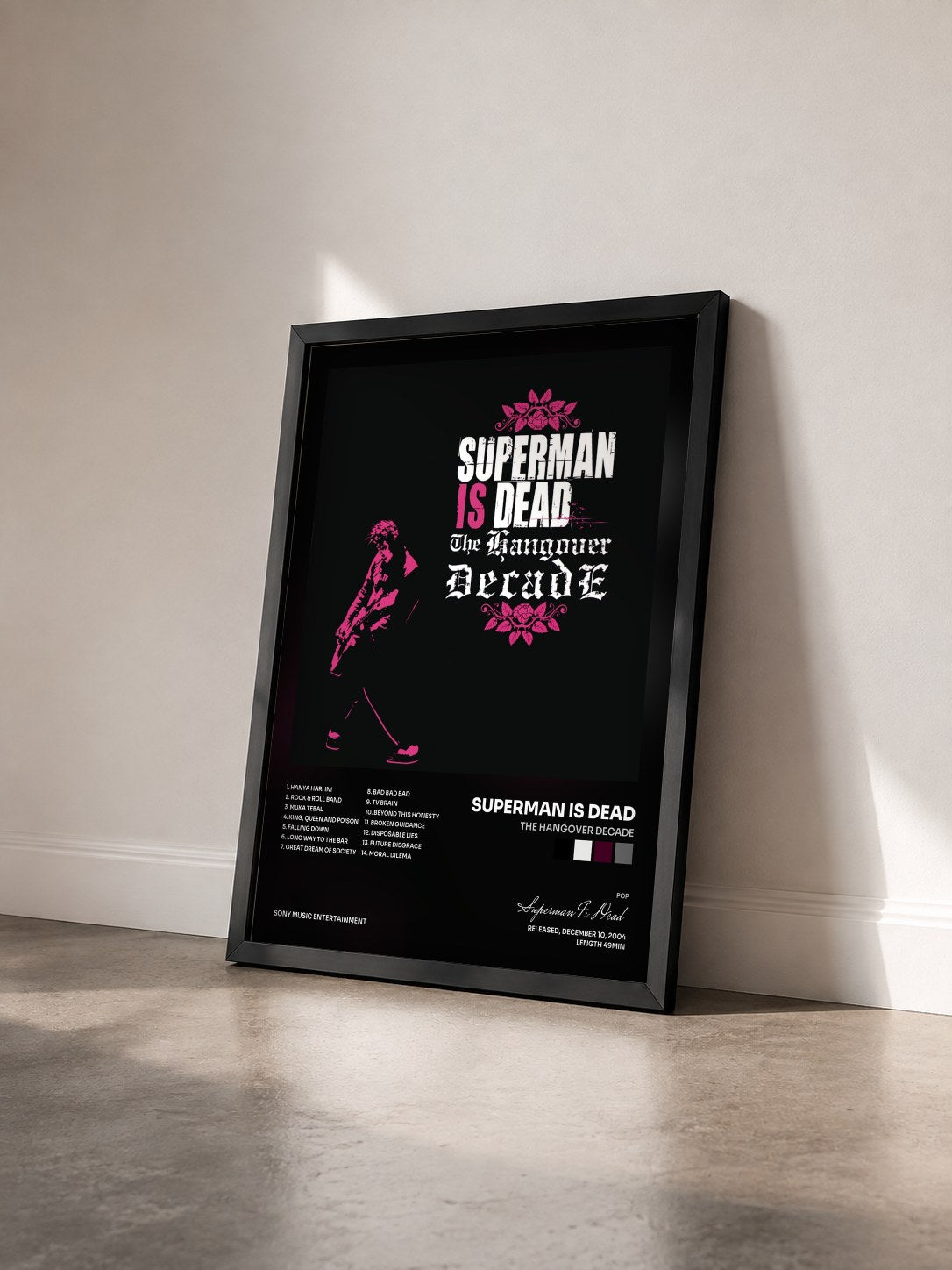 #noir Tableau de l'album The Hangover Decade de Superman Is Dead vu de trois quarts, cadre noir