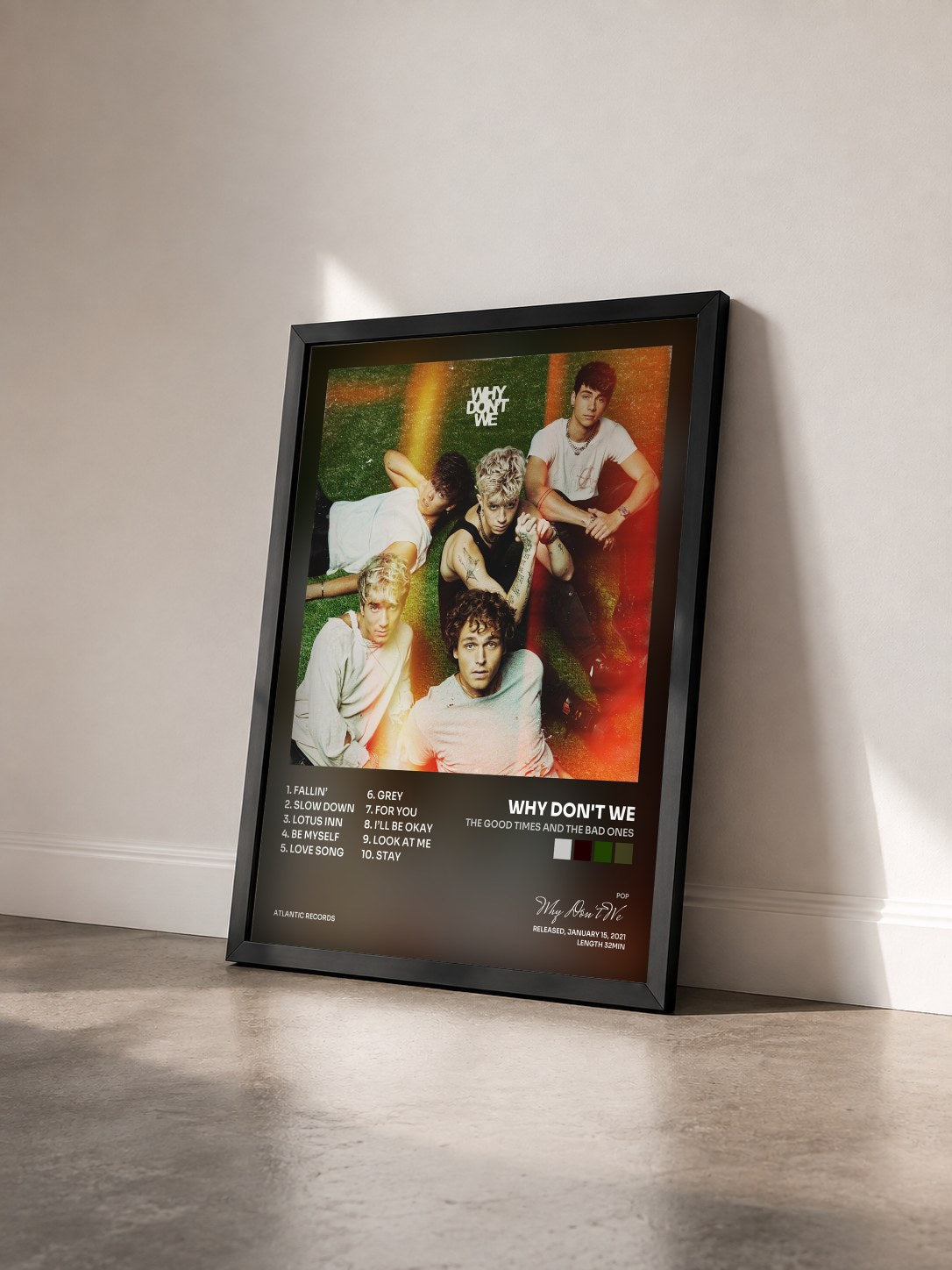 #noir Tableau de l'album The Good Times and The Bad Ones de Why Don't We vu de trois quarts, cadre noir