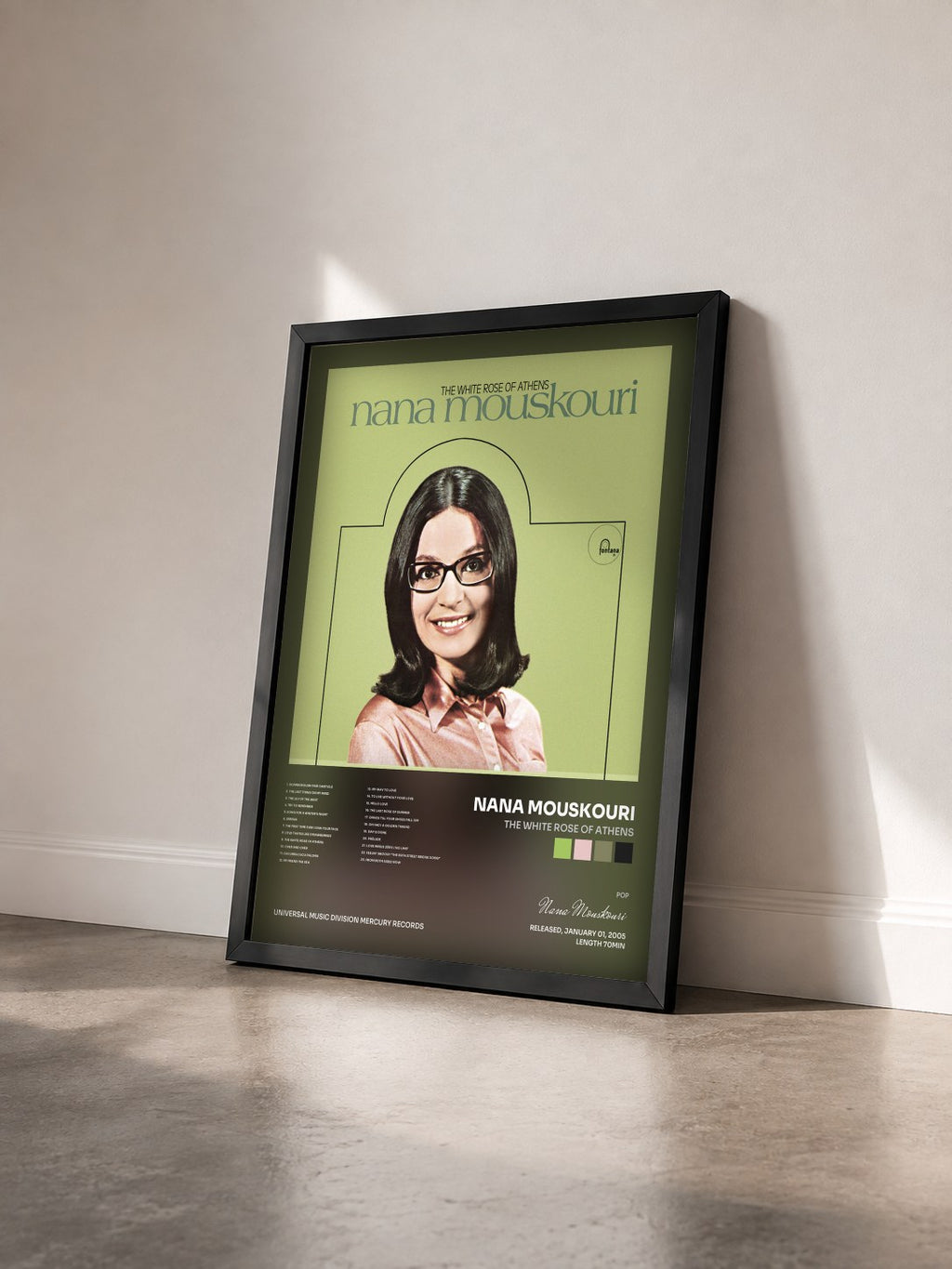 #noir Tableau de l'album The White Rose Of Athens de Nana Mouskouri vu de trois quarts, cadre noir