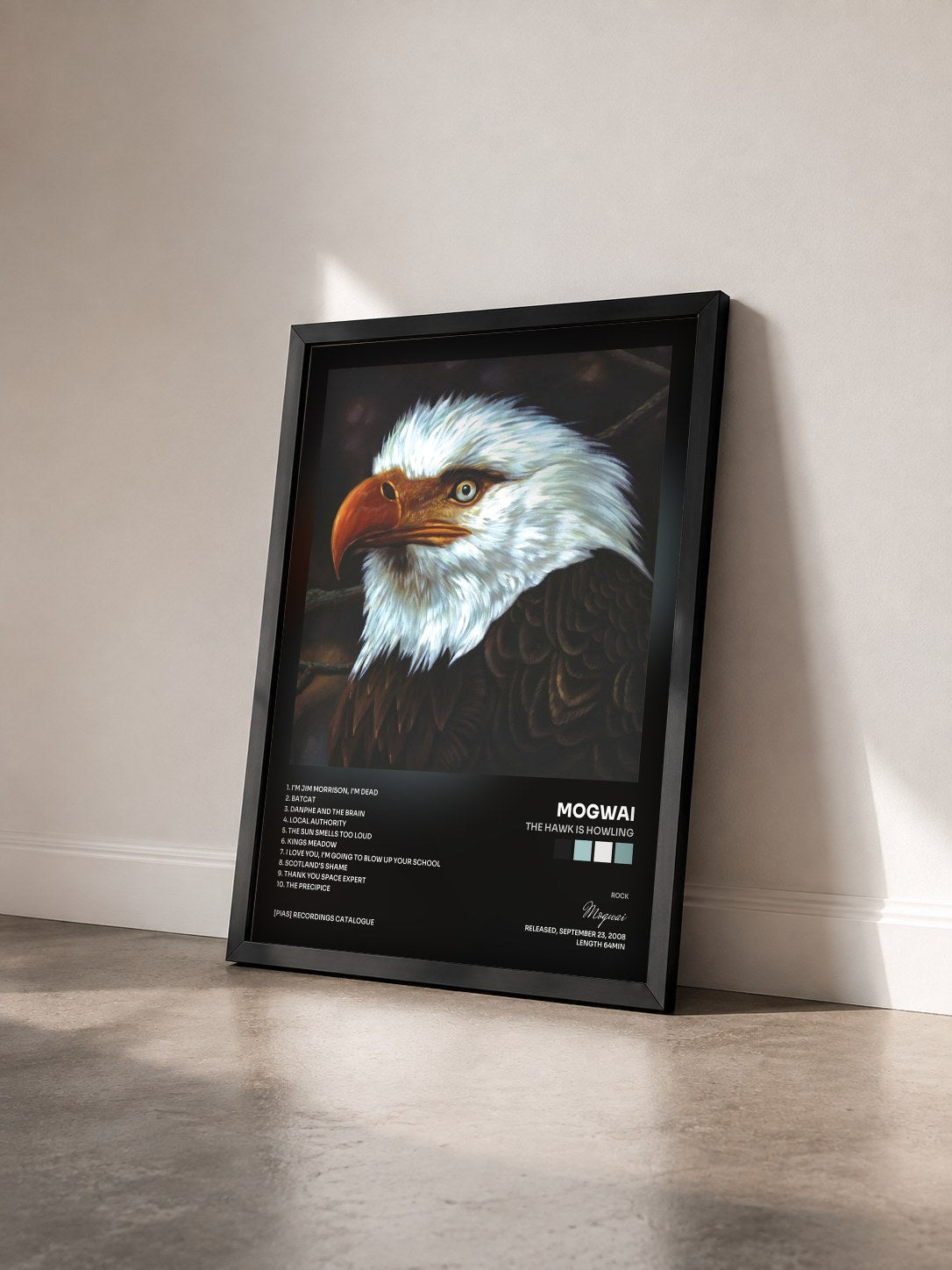 #noir Tableau de l'album The Hawk Is Howling de Mogwai vu de trois quarts, cadre noir