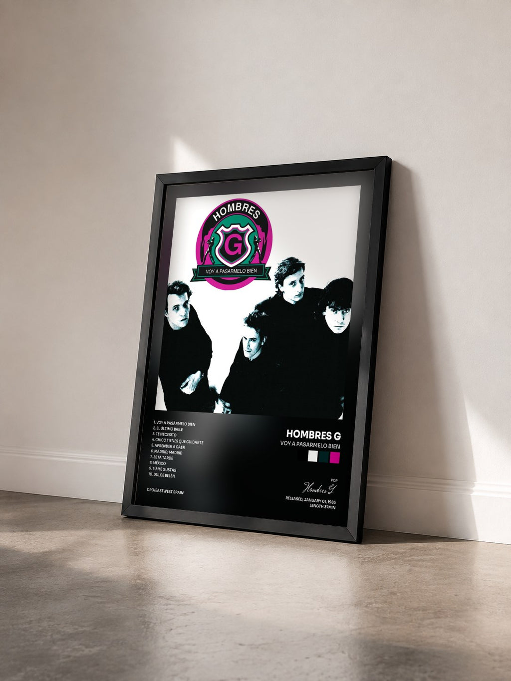 #noir Tableau de l'album Voy A Pasarmelo Bien de Hombres G vu de trois quarts, cadre noir