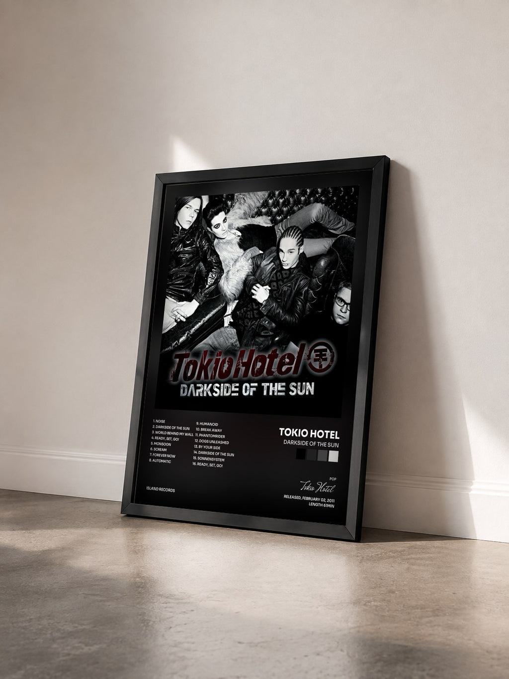 #noir Tableau de l'album Darkside Of The Sun de Tokio Hotel vu de trois quarts, cadre noir