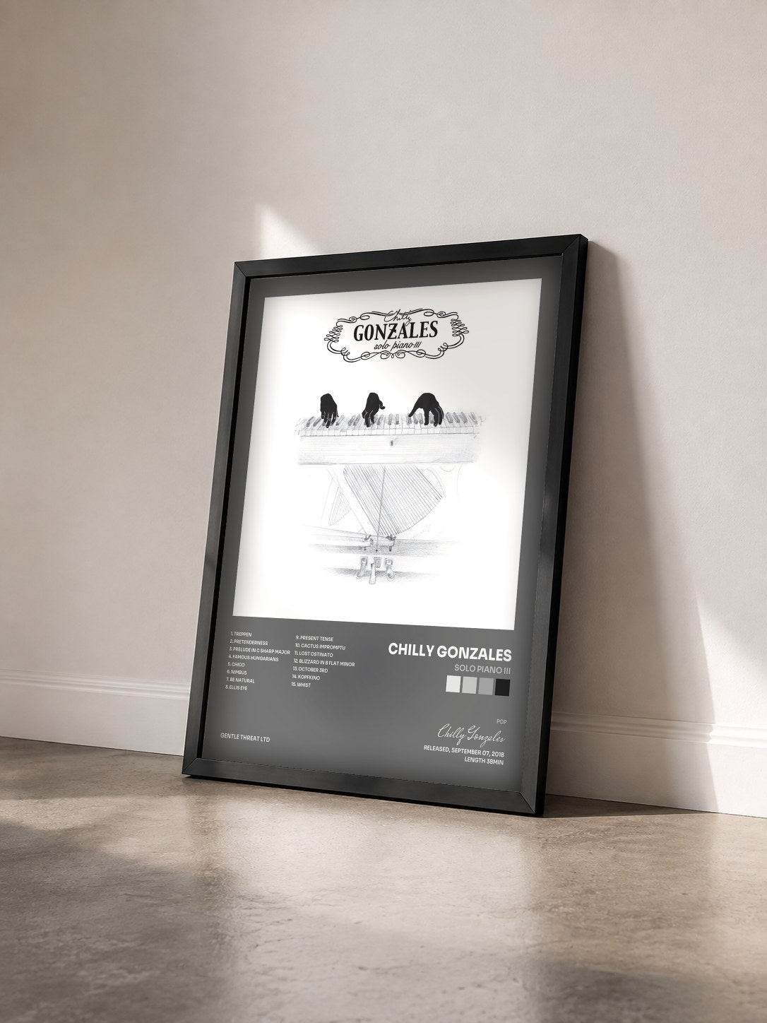 #noir Tableau de l'album Solo Piano III de Chilly Gonzales vu de trois quarts, cadre noir