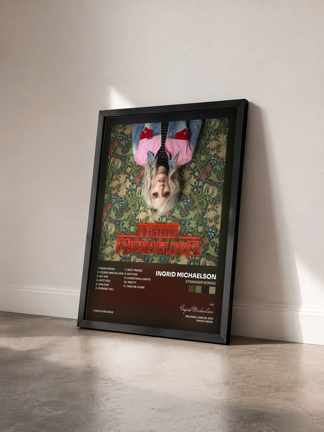 #noir Tableau de l'album Stranger Songs de Ingrid Michaelson vu de trois quarts, cadre noir