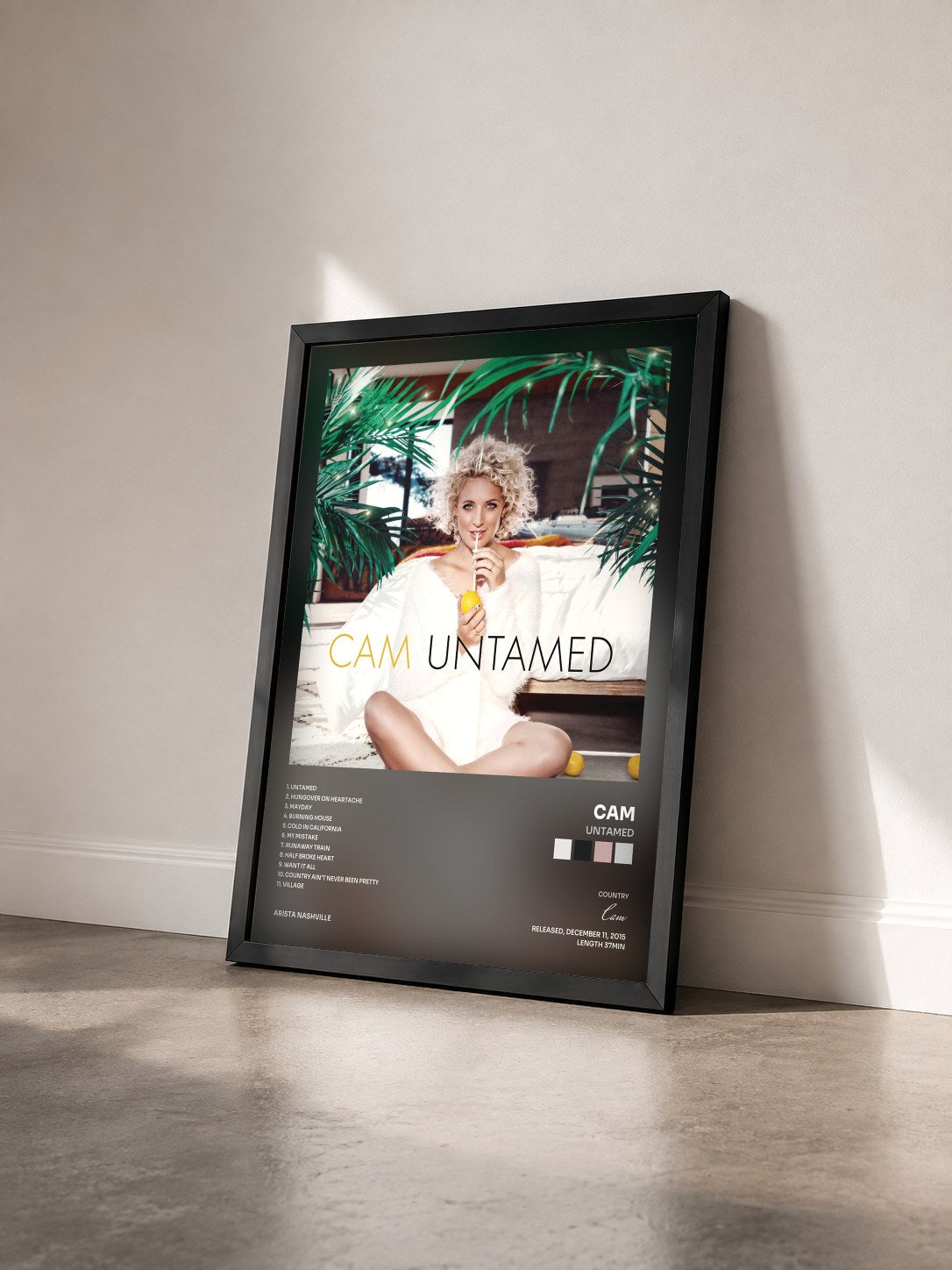 #noir Tableau de l'album Untamed de Cam vu de trois quarts, cadre noir