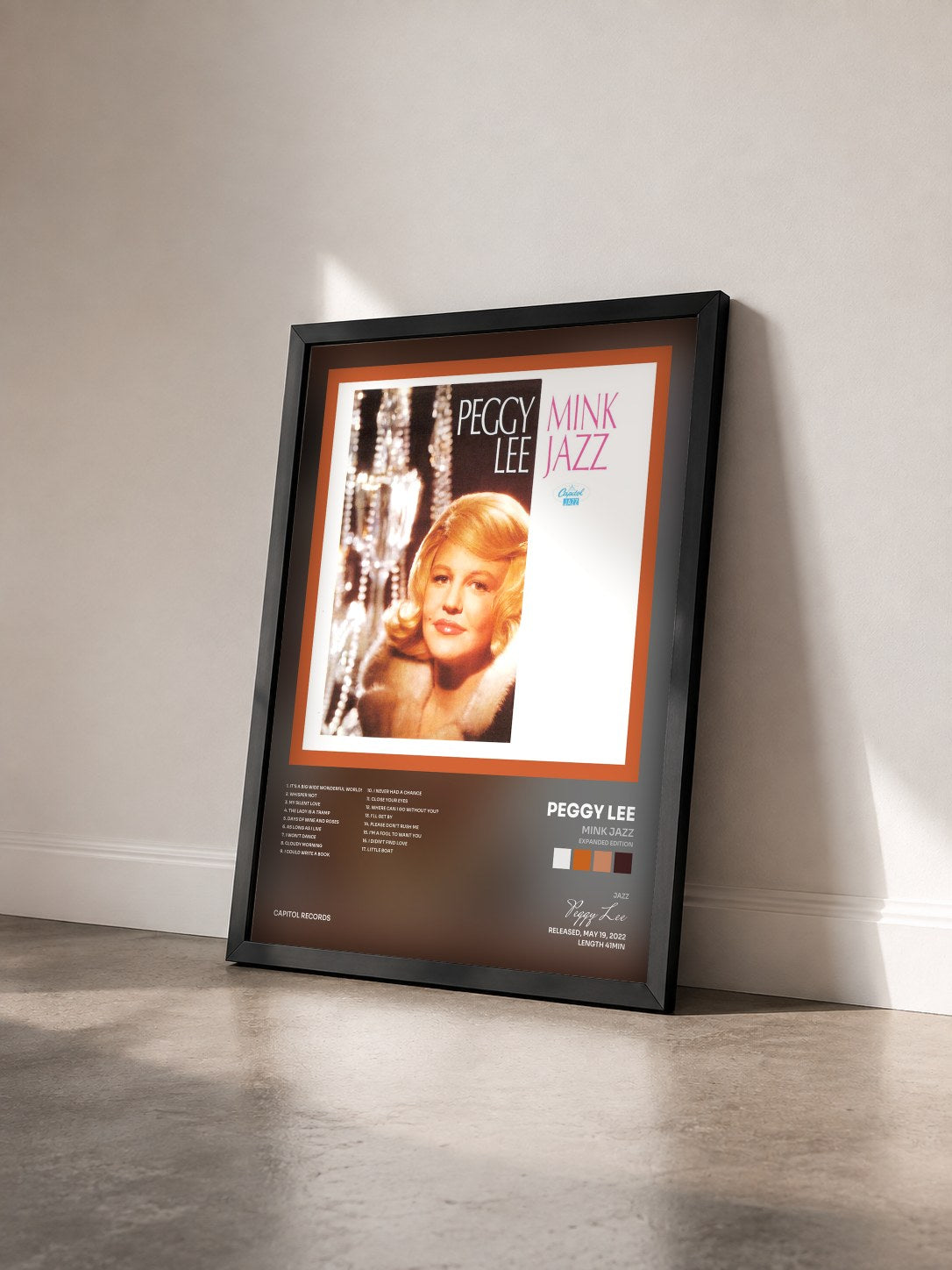 #noir Tableau de l'album Mink Jazz (Expanded Edition) de Peggy Lee vu de trois quarts, cadre noir