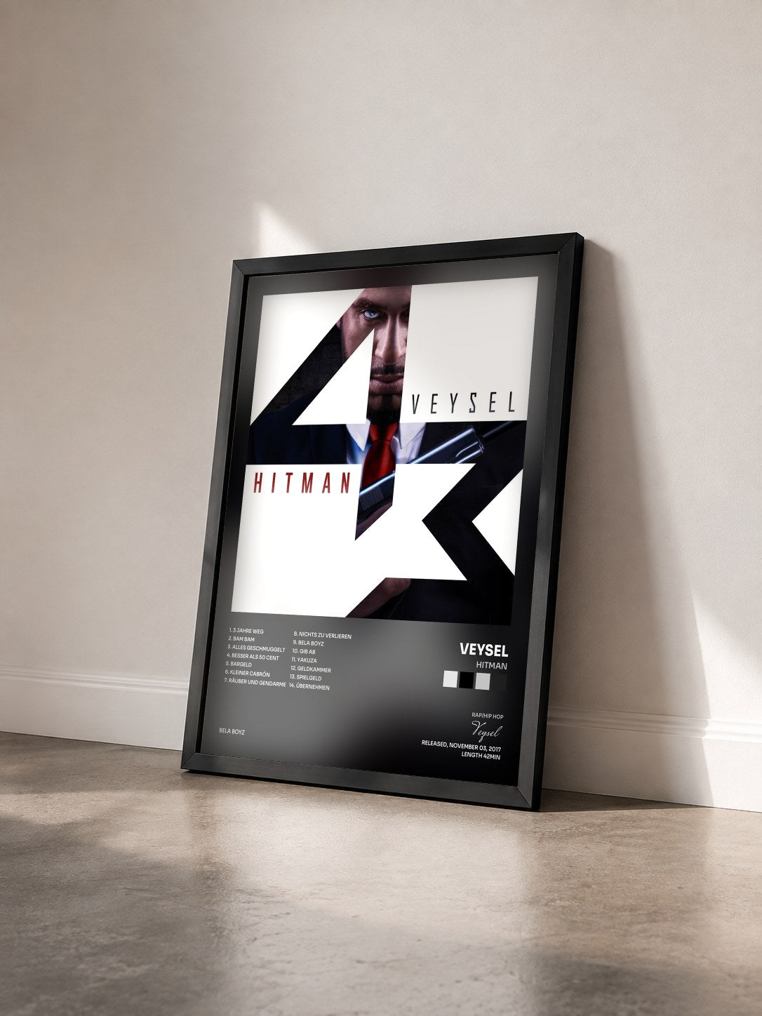 #noir Tableau de l'album Hitman de Veysel vu de trois quarts, cadre noir