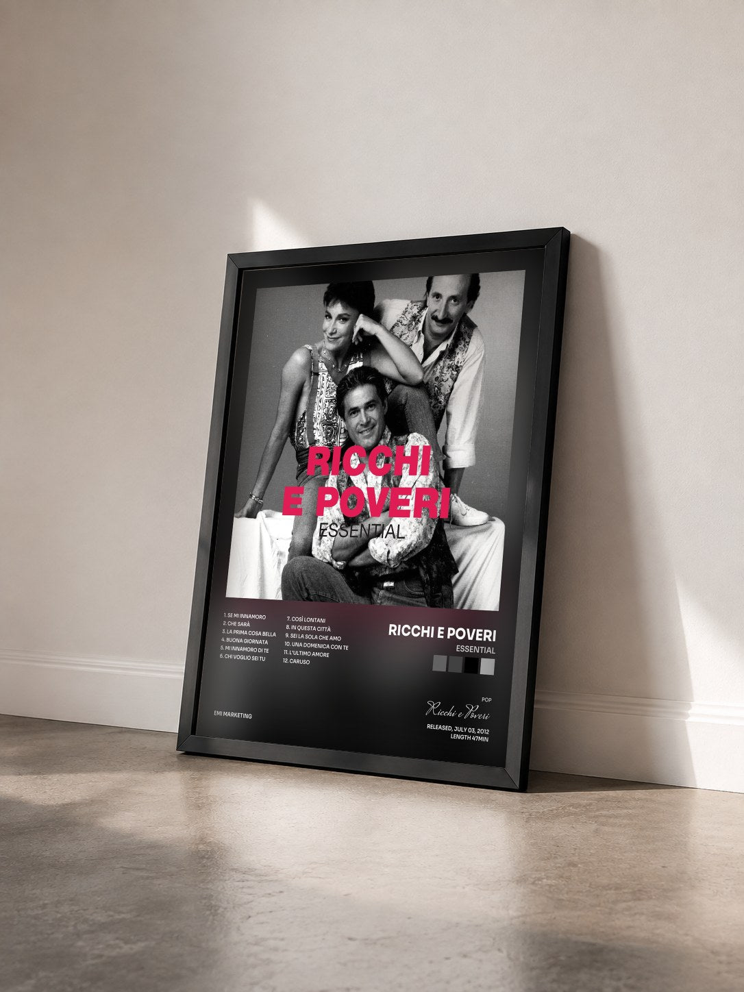 #noir Tableau de l'album Essential de Ricchi e Poveri vu de trois quarts, cadre noir