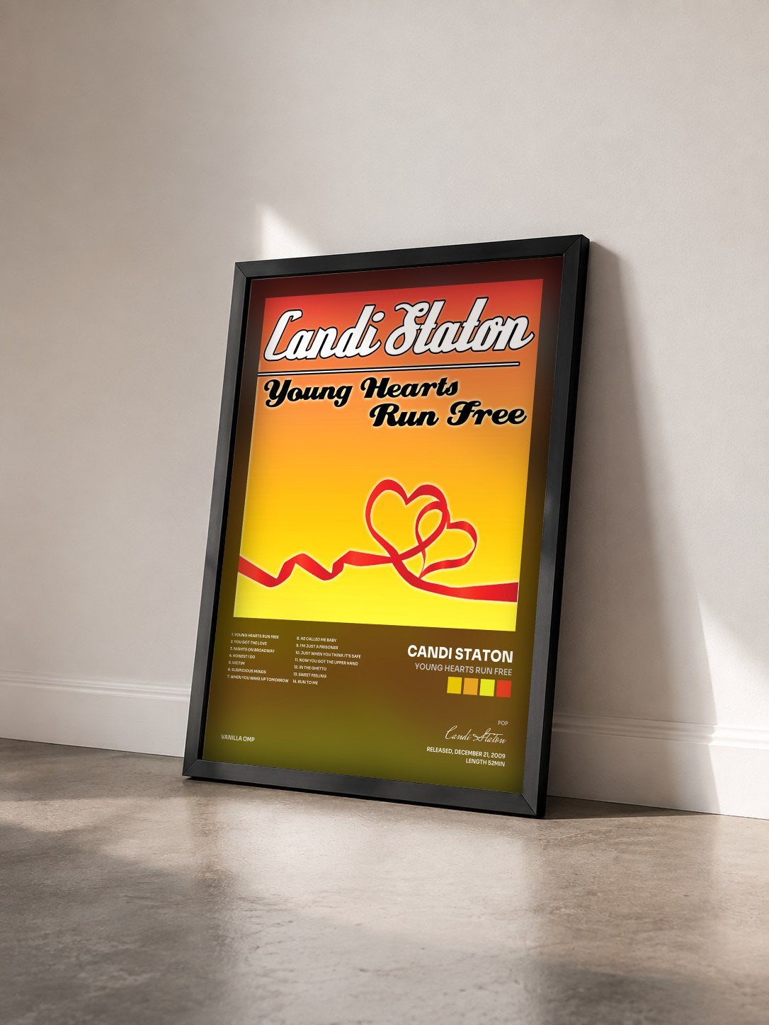 #noir Tableau de l'album Young Hearts Run Free de Candi Staton vu de trois quarts, cadre noir