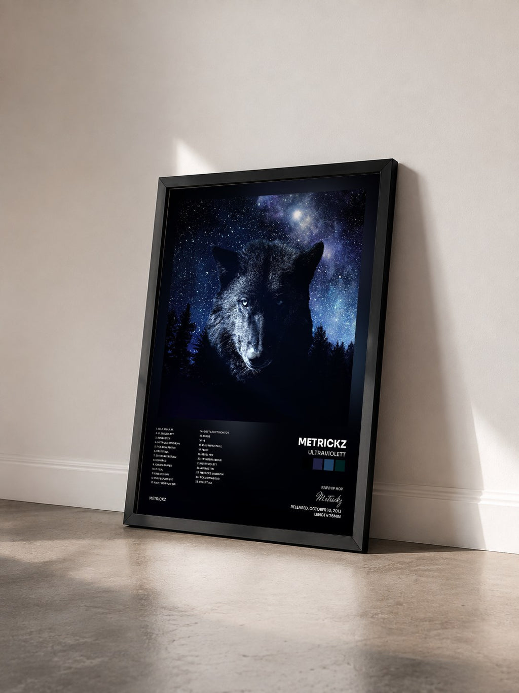 #noir Tableau de l'album Ultraviolett de Metrickz vu de trois quarts, cadre noir