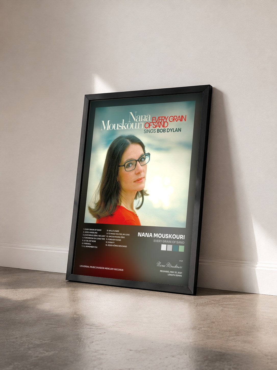 #noir Tableau de l'album Every Grain of Sand de Nana Mouskouri vu de trois quarts, cadre noir