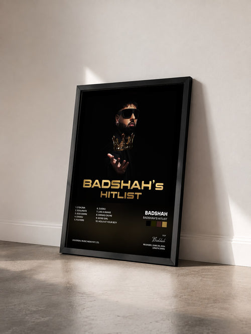 #noir BADSHAH's HITLIST di Badshah in stampa incorniciata vista di tre quarti, cornice nera