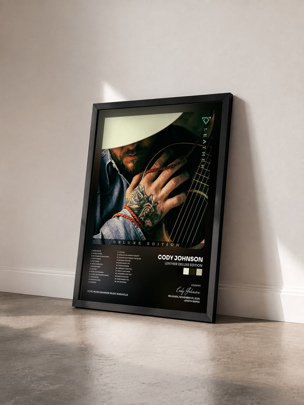 #noir Tableau de l'album Leather Deluxe Edition de Cody Johnson vu de trois quarts, cadre noir