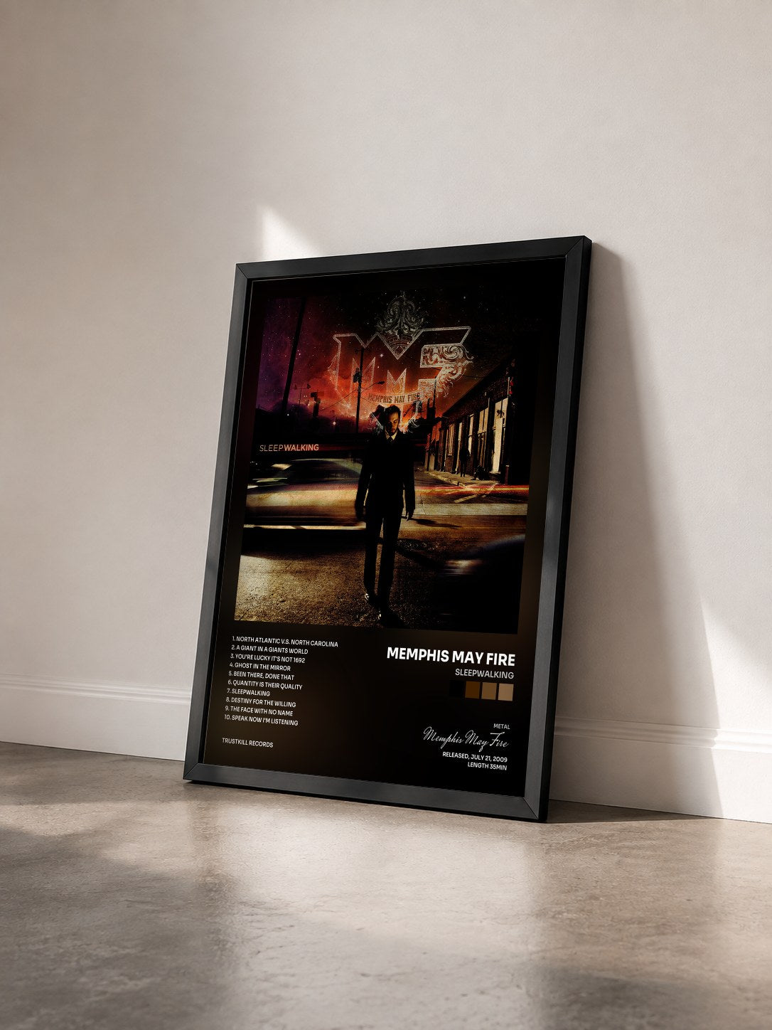#noir Tableau de l'album Sleepwalking de Memphis May Fire vu de trois quarts, cadre noir