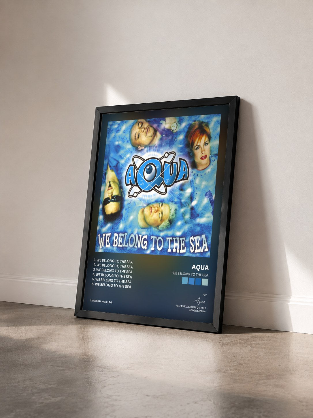 #noir Tableau de l'album We Belong To The Sea de Aqua vu de trois quarts, cadre noir