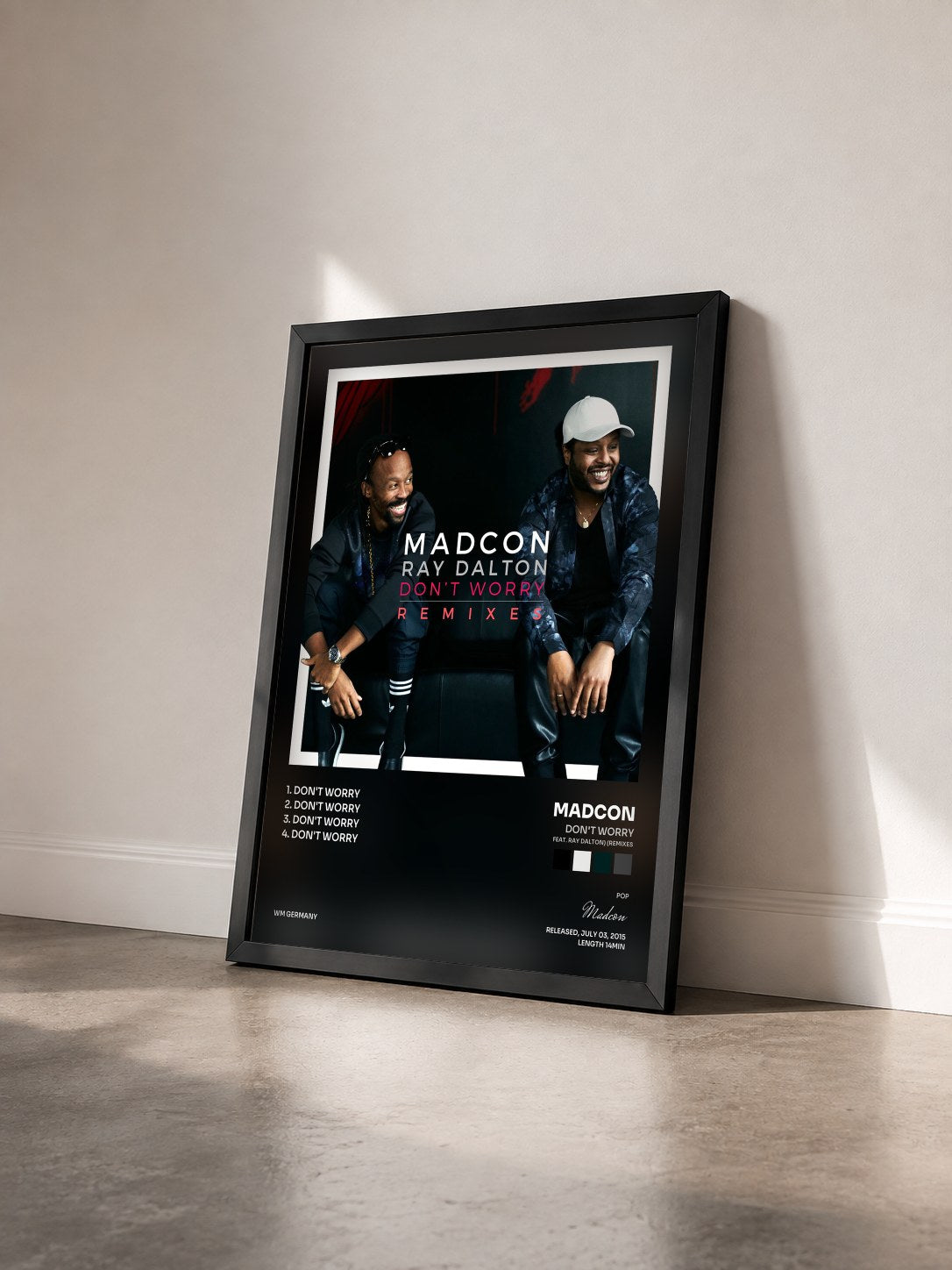 #noir Tableau de l'album Don't Worry (feat. Ray Dalton) (Remixes) de Madcon vu de trois quarts, cadre noir
