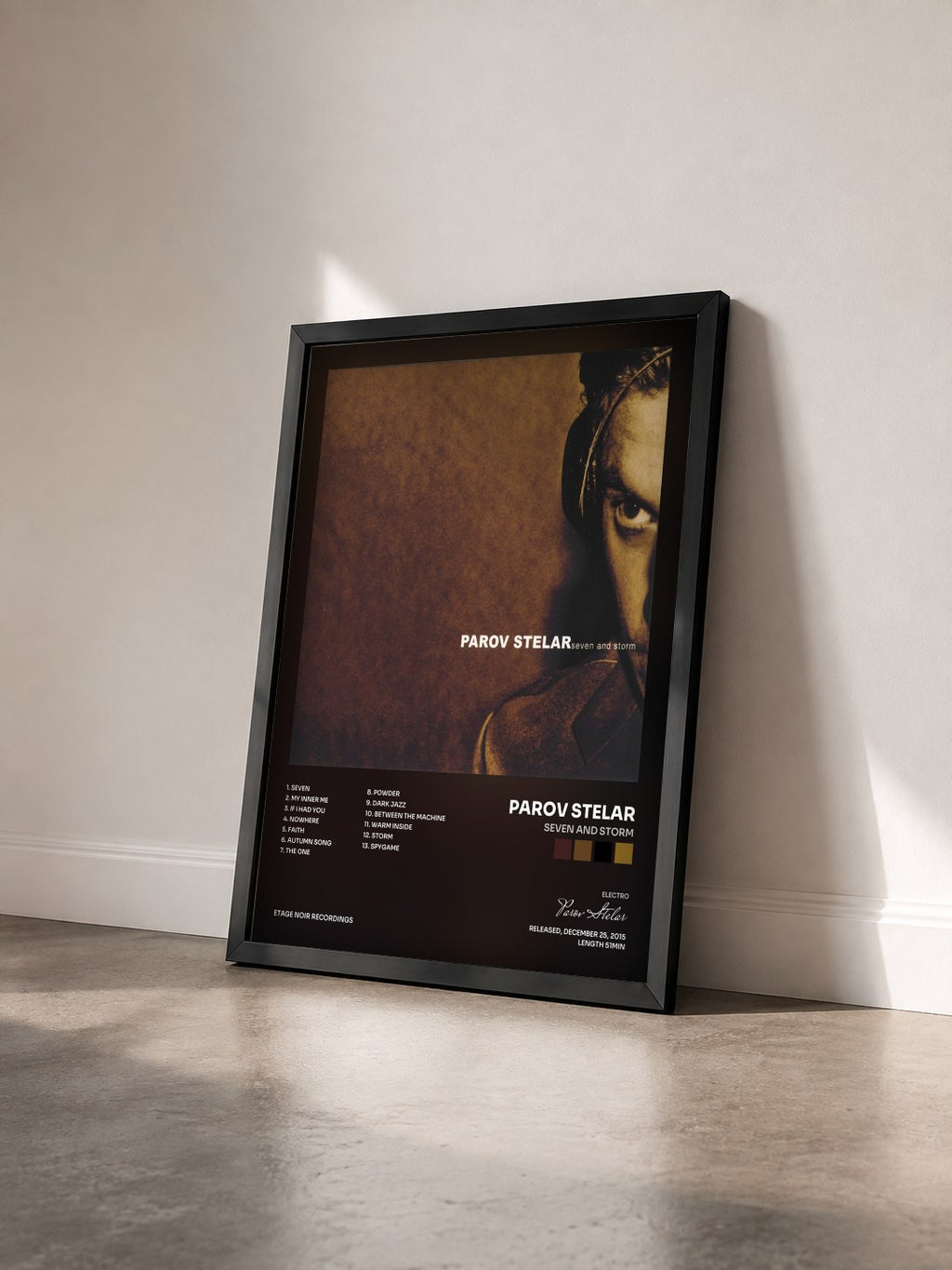 #noir Tableau de l'album Seven and Storm de Parov Stelar vu de trois quarts, cadre noir