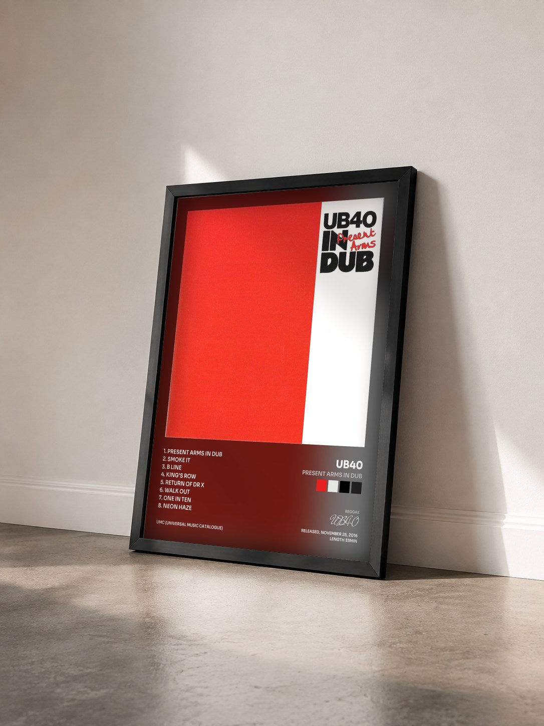 #noir Tableau de l'album Present Arms In Dub de UB40 vu de trois quarts, cadre noir