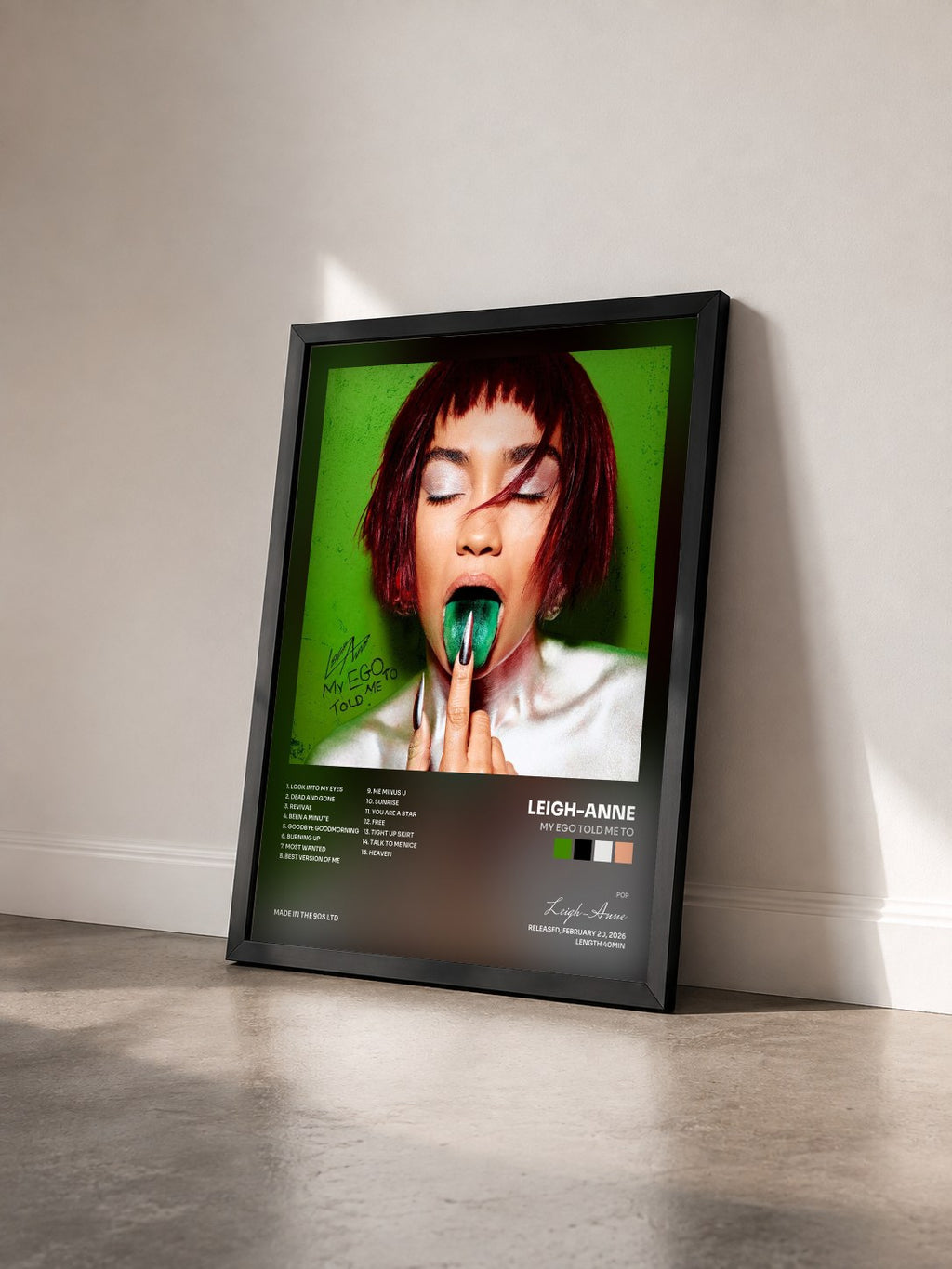 #noir Tableau de l'album My Ego Told Me To de Leigh-Anne vu de trois quarts, cadre noir