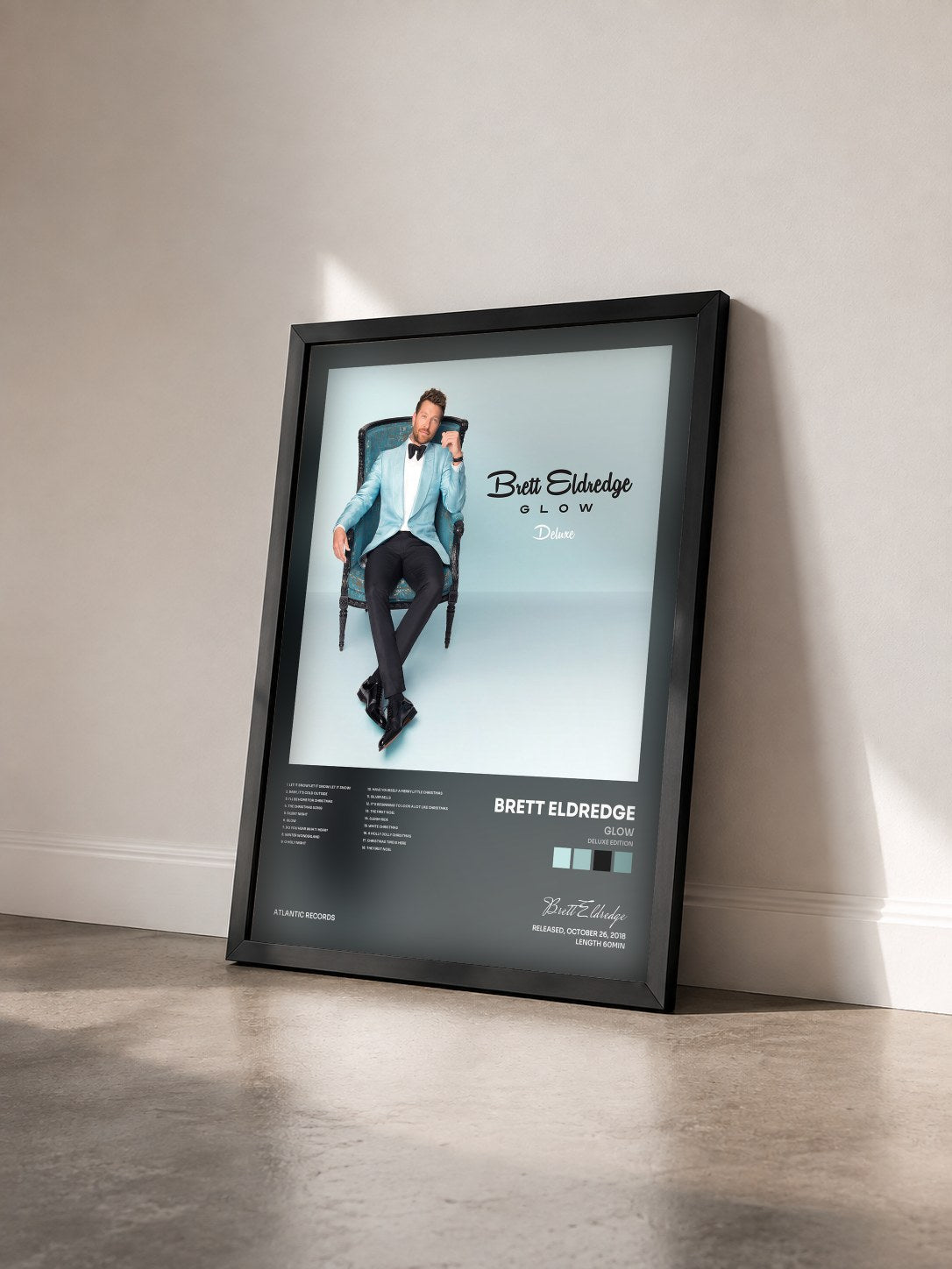 #noir Tableau de l'album Glow (Deluxe Edition) de Brett Eldredge vu de trois quarts, cadre noir