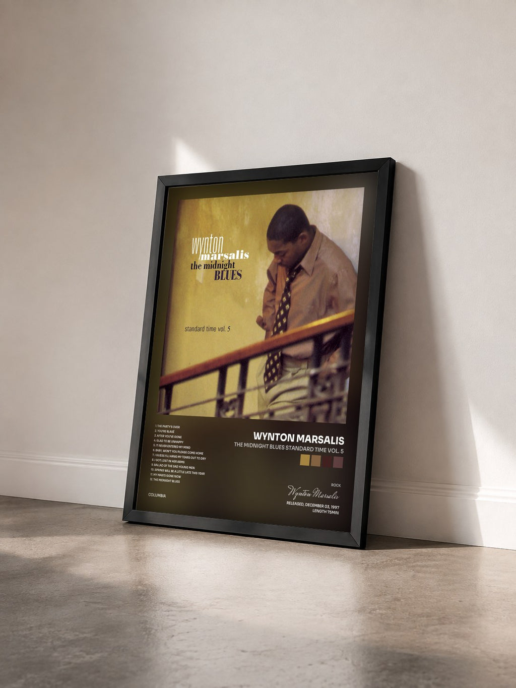 #noir Tableau de l'album The Midnight Blues Standard Time Vol. 5 de Wynton Marsalis vu de trois quarts, cadre noir