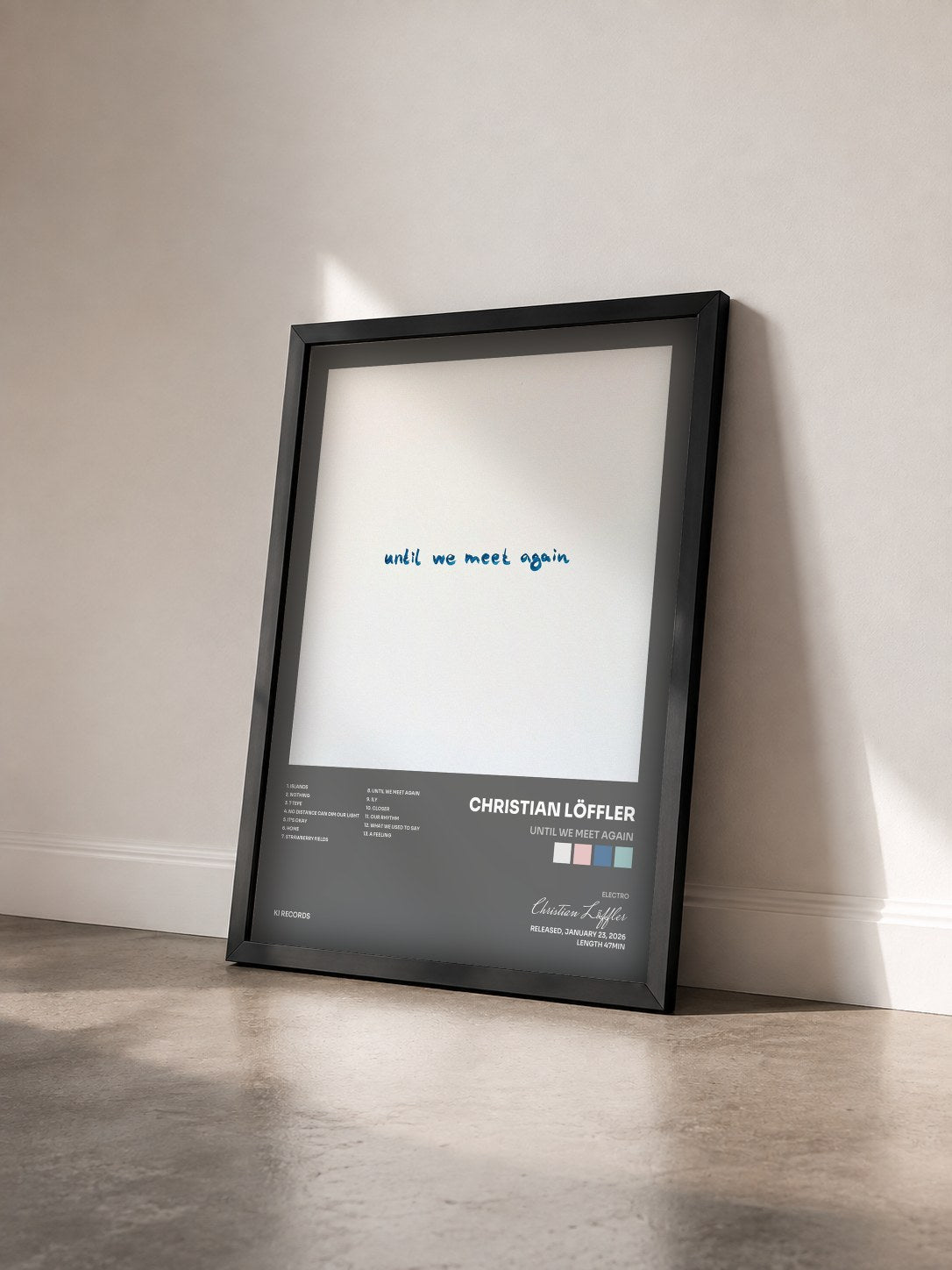 #noir Tableau de l'album Until We Meet Again de Christian Löffler vu de trois quarts, cadre noir