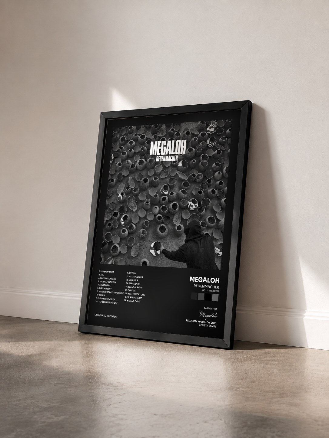 #noir Tableau de l'album Regenmacher (Deluxe Version) de Megaloh vu de trois quarts, cadre noir