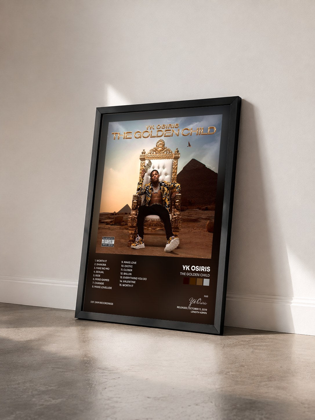 #noir Tableau de l'album The Golden Child de Yk Osiris vu de trois quarts, cadre noir