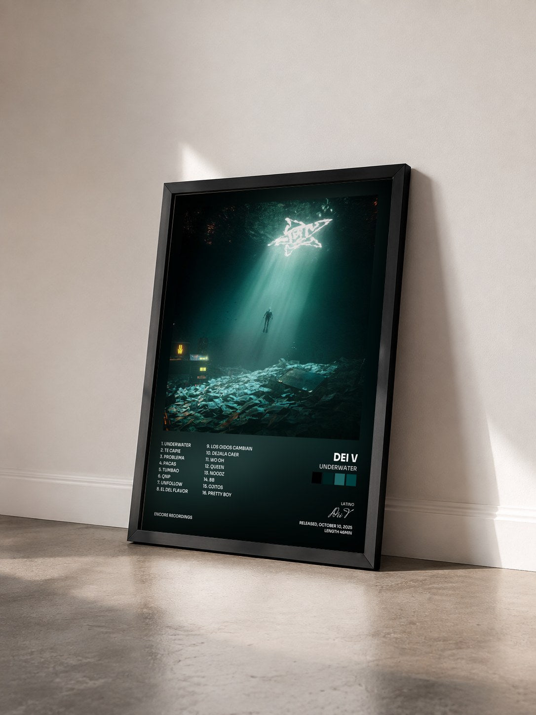 #noir Tableau de l'album Underwater de Dei V vu de trois quarts, cadre noir