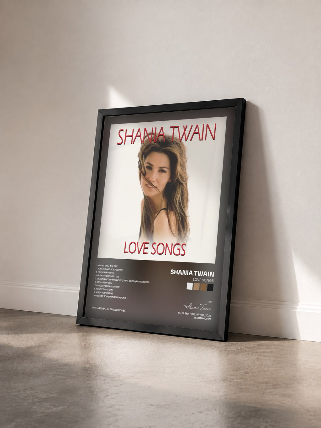 #noir Tableau de l'album Love Songs de Shania Twain vu de trois quarts, cadre noir