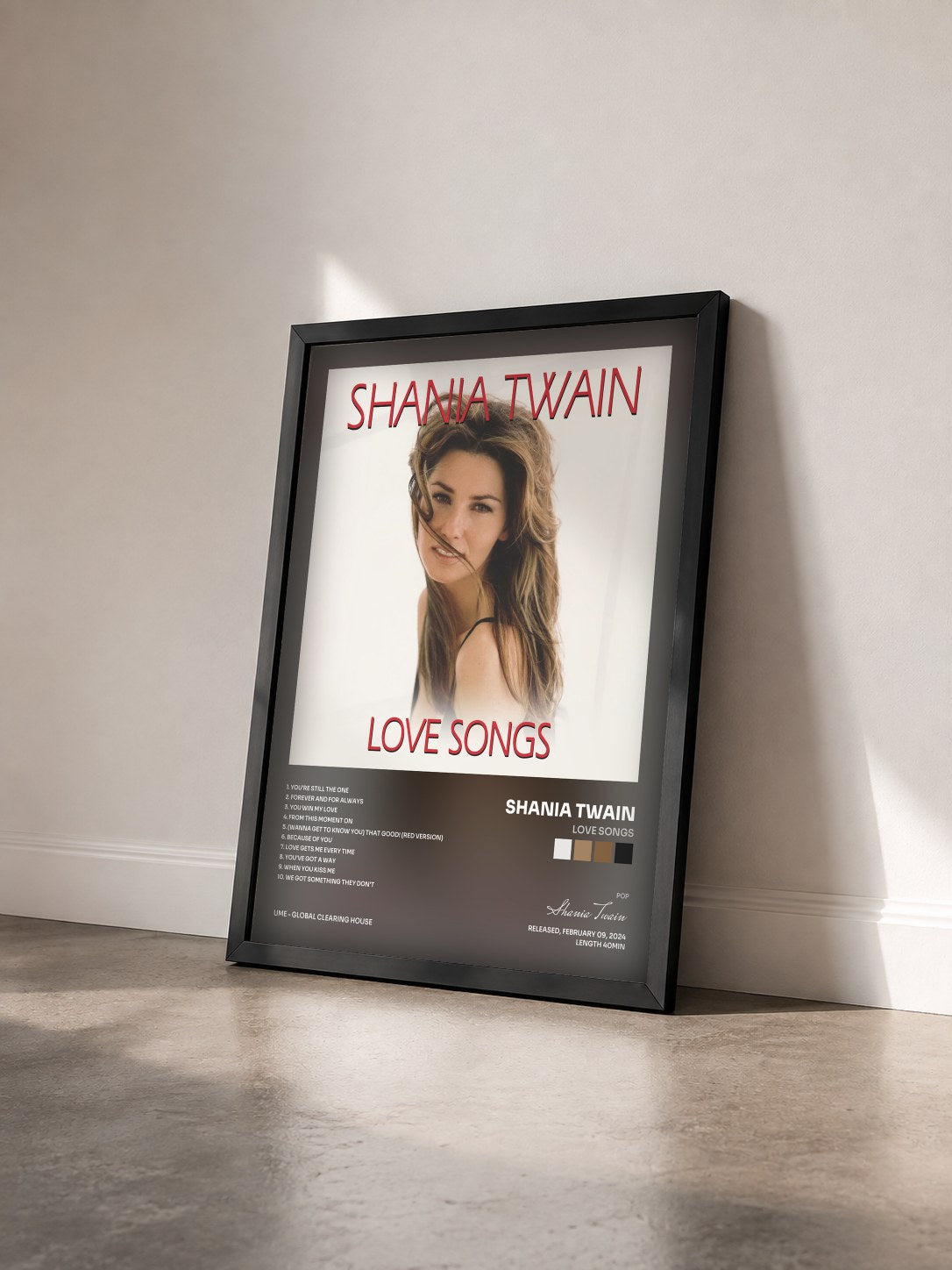 #noir Tableau de l'album Love Songs de Shania Twain vu de trois quarts, cadre noir