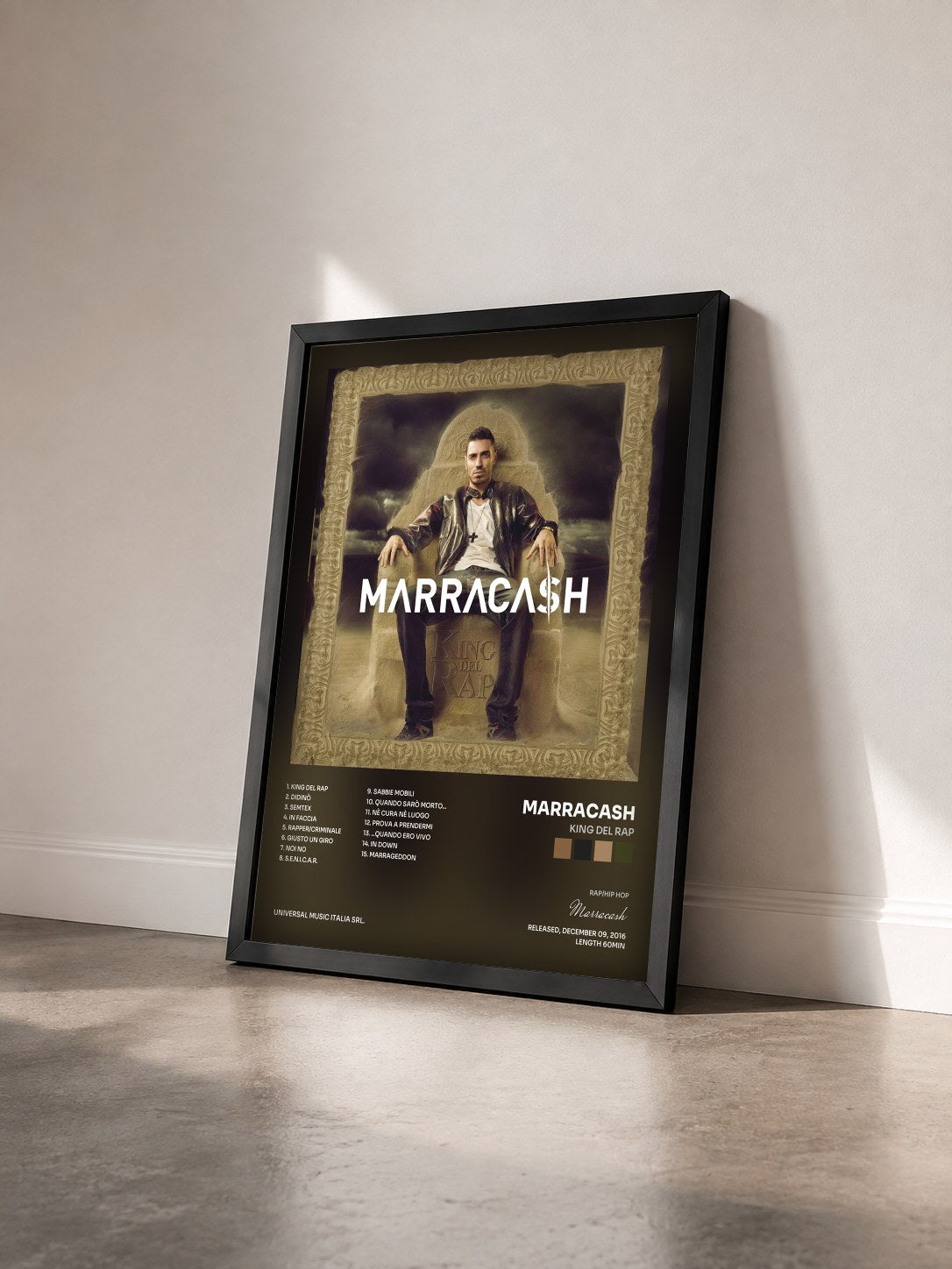#noir Tableau de l'album King Del Rap de Marracash vu de trois quarts, cadre noir