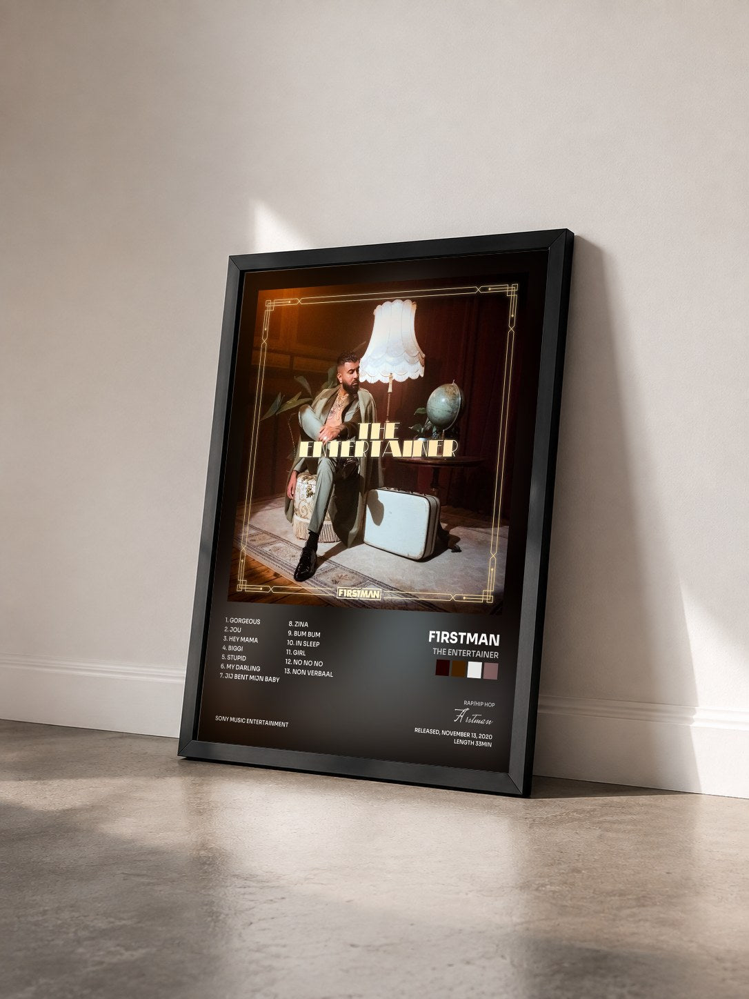 #noir Tableau de l'album The Entertainer de F1rstman vu de trois quarts, cadre noir